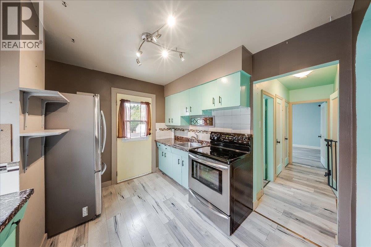 936 Thackeray Street, Warfield, British Columbia  V1R 2C2 - Photo 3 - 10394878