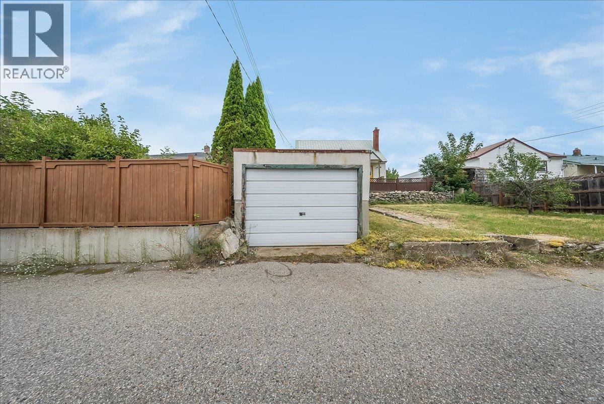 936 Thackeray Street, Warfield, British Columbia  V1R 2C2 - Photo 33 - 10394878