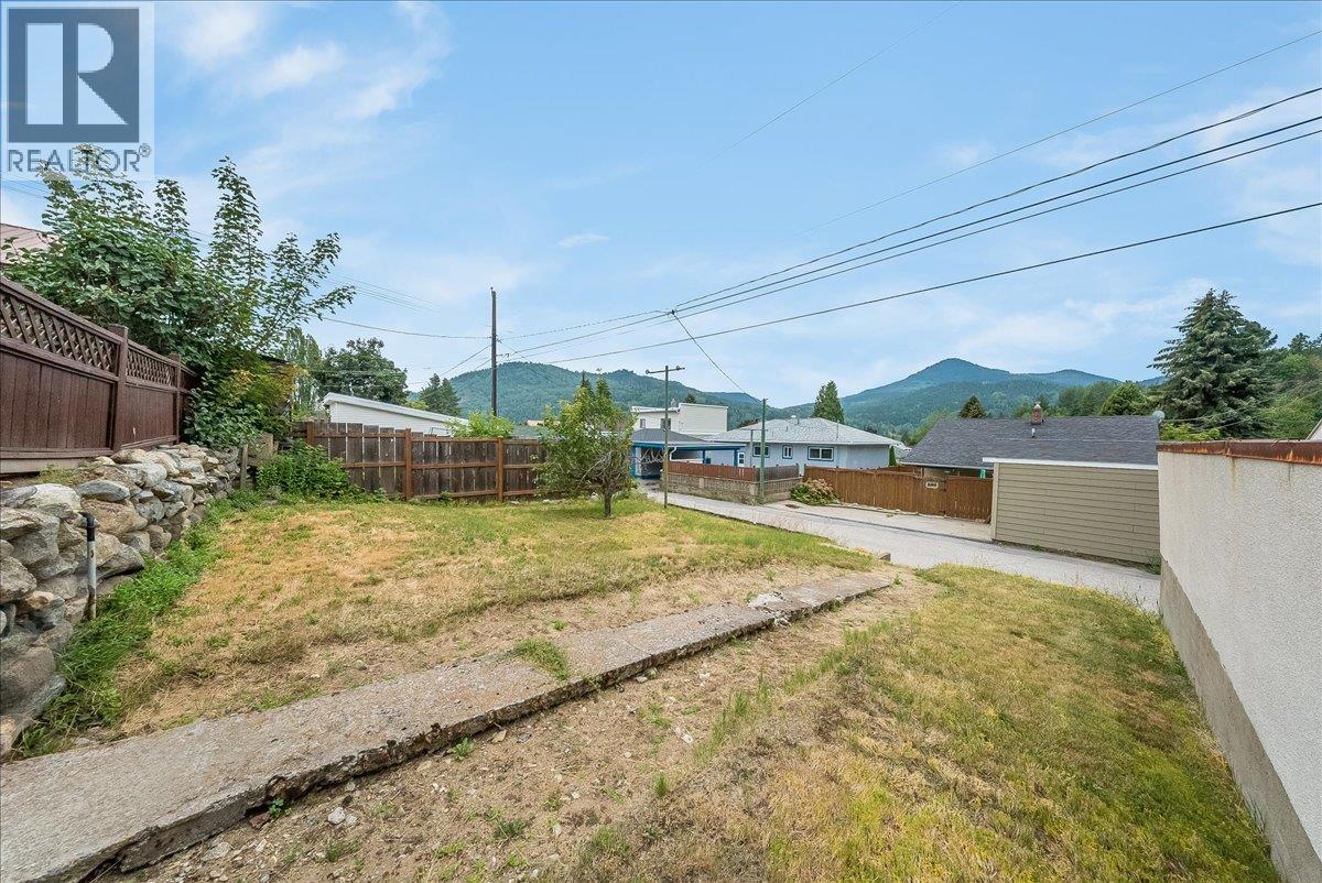936 Thackeray Street, Warfield, British Columbia  V1R 2C2 - Photo 34 - 10394878