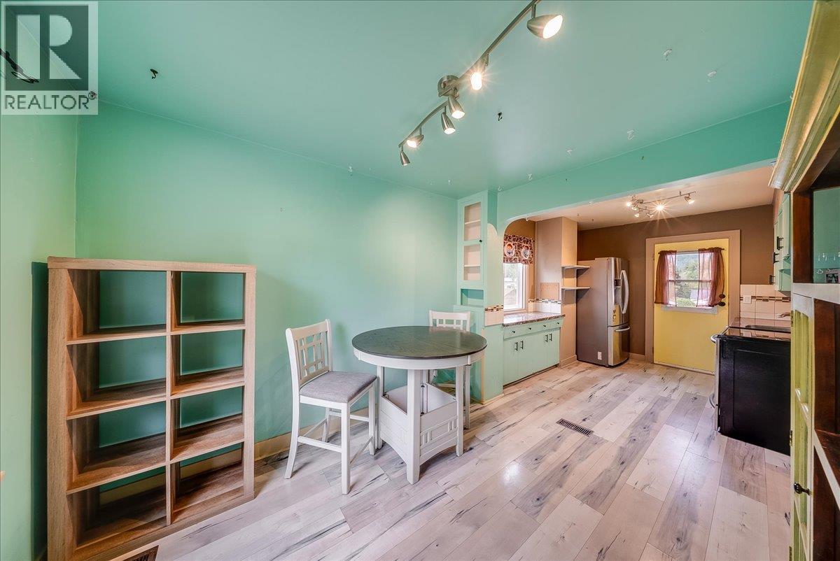 936 Thackeray Street, Warfield, British Columbia  V1R 2C2 - Photo 6 - 10394878