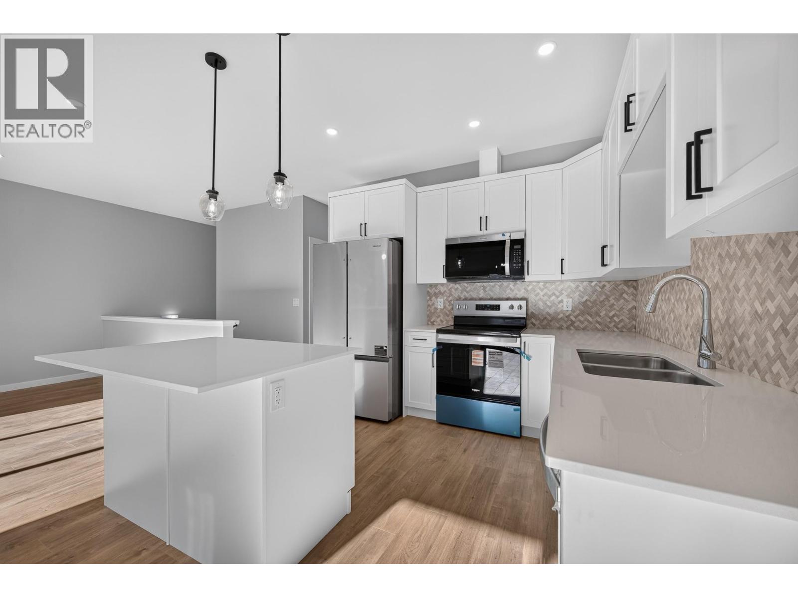3279 B Schubert Road, Kamloops, British Columbia  V2B 6Y4 - Photo 4 - 10394980
