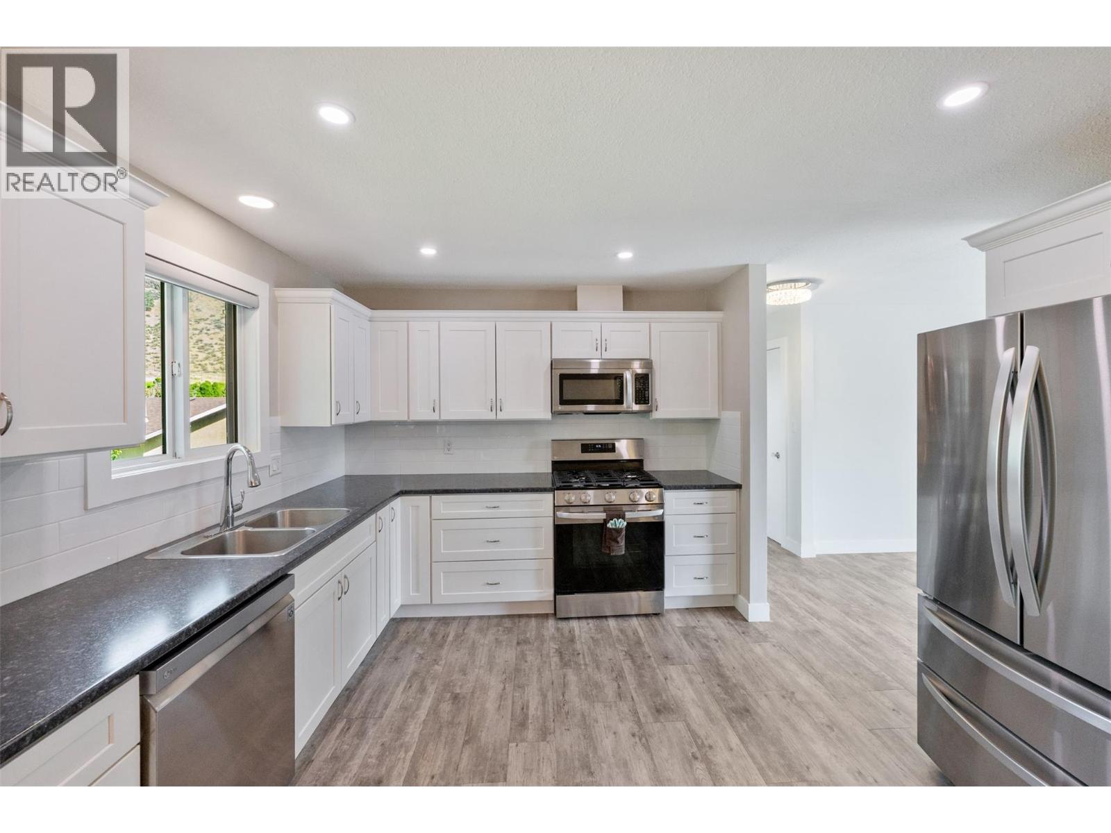 5852 Fairview Place, Oliver, British Columbia  V0H 1T1 - Photo 2 - 10394741