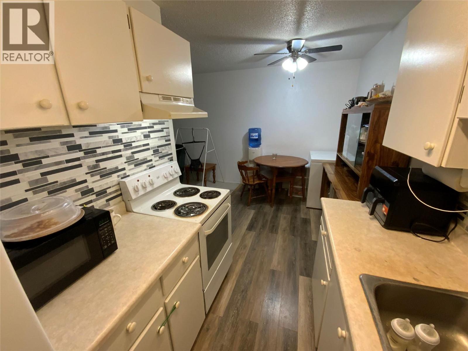 803 Fairview Road Unit# 203, Penticton, British Columbia  V2A 5Y7 - Photo 3 - 10394988