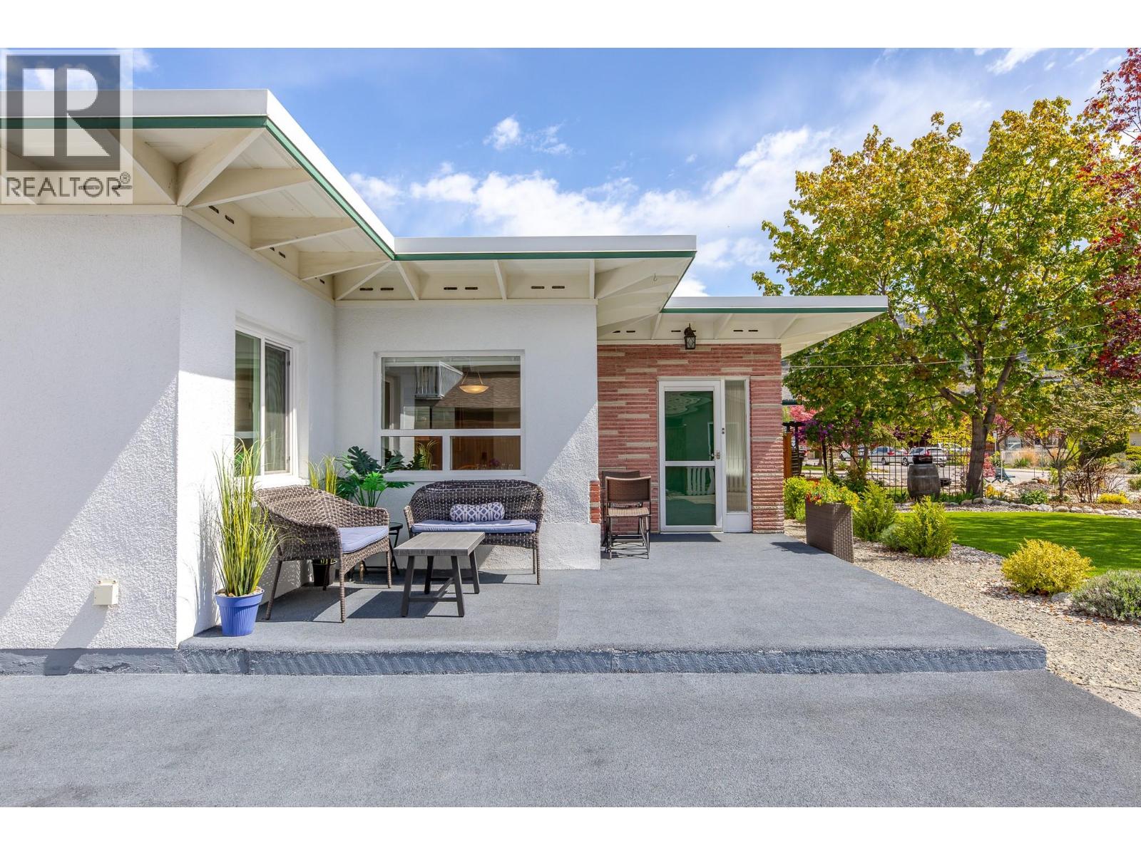 217 Lee Avenue, Penticton, British Columbia  V2A 3V9 - Photo 2 - 10395016