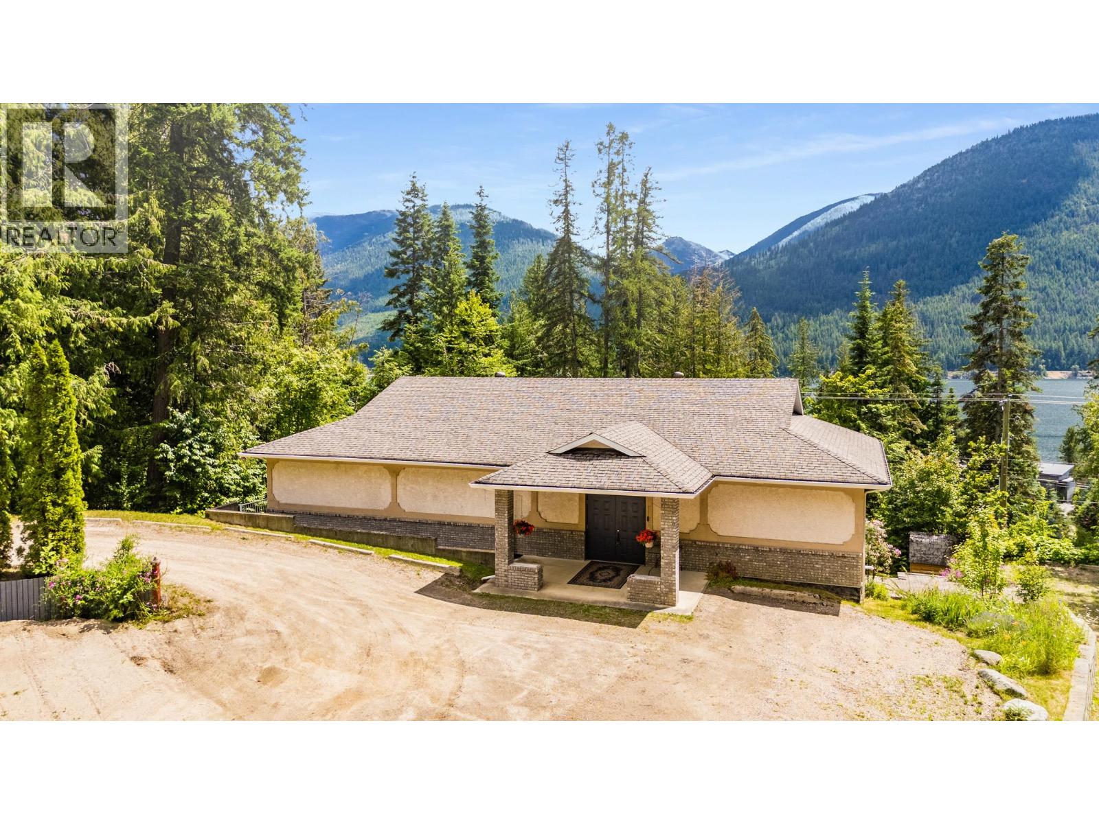 5648 Longbeach Road, Nelson, British Columbia  V1L 6N9 - Photo 1 - 10395003