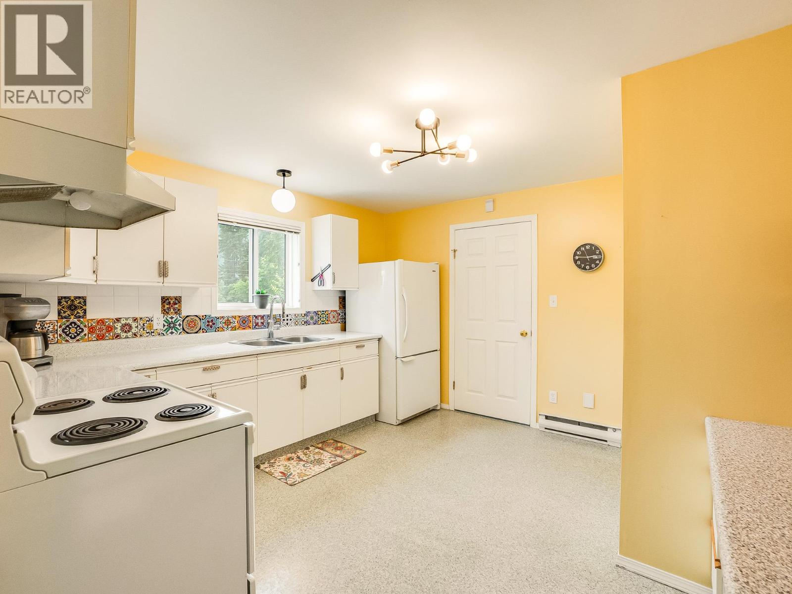 5648 Longbeach Road, Nelson, British Columbia  V1L 6N9 - Photo 12 - 10395003