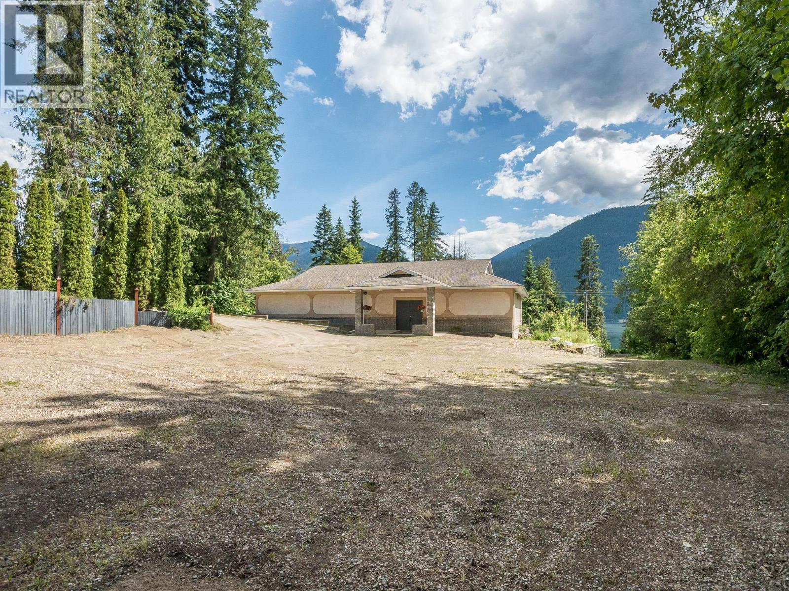 5648 Longbeach Road, Nelson, British Columbia  V1L 6N9 - Photo 3 - 10395003