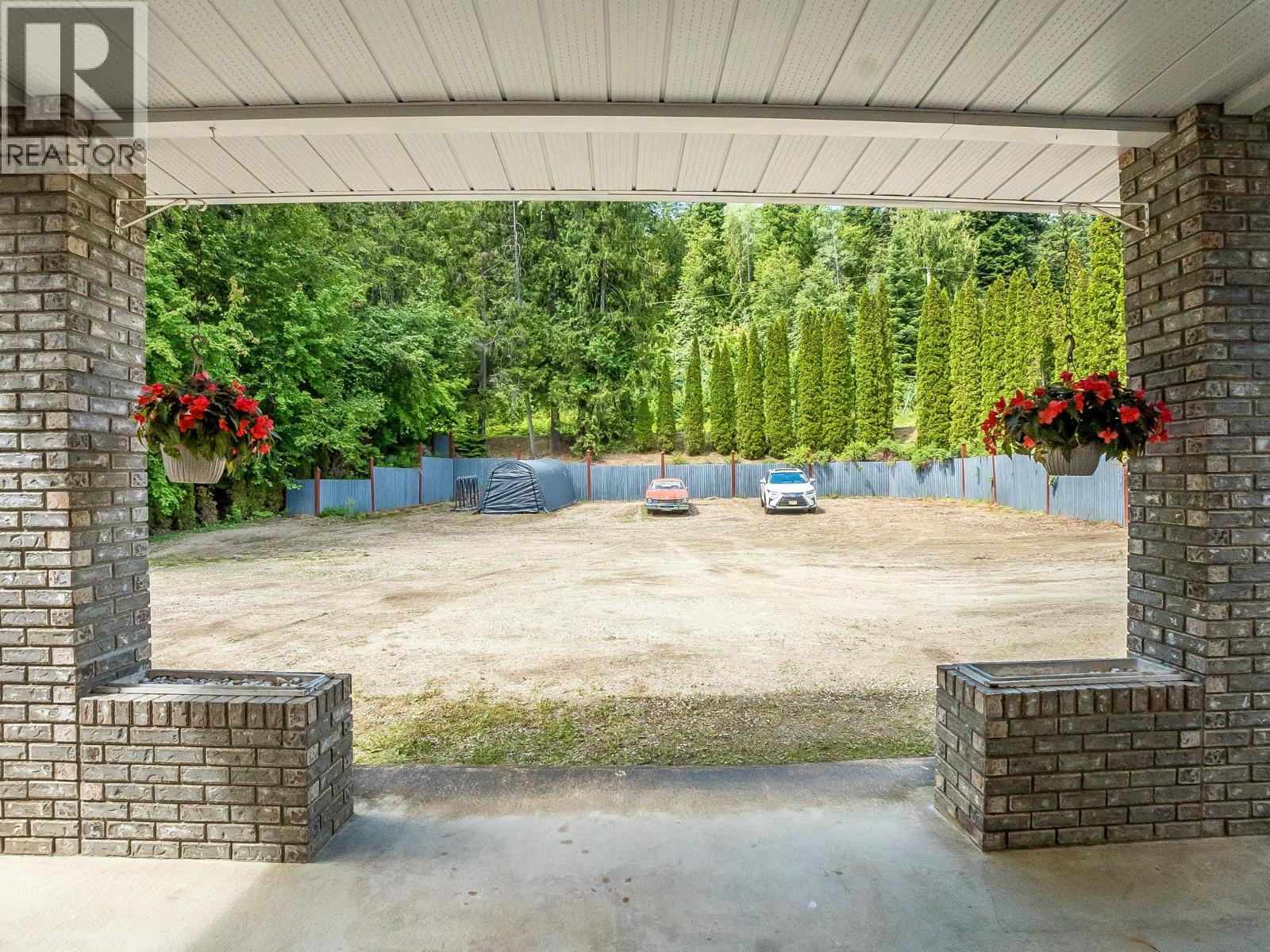 5648 Longbeach Road, Nelson, British Columbia  V1L 6N9 - Photo 49 - 10395003