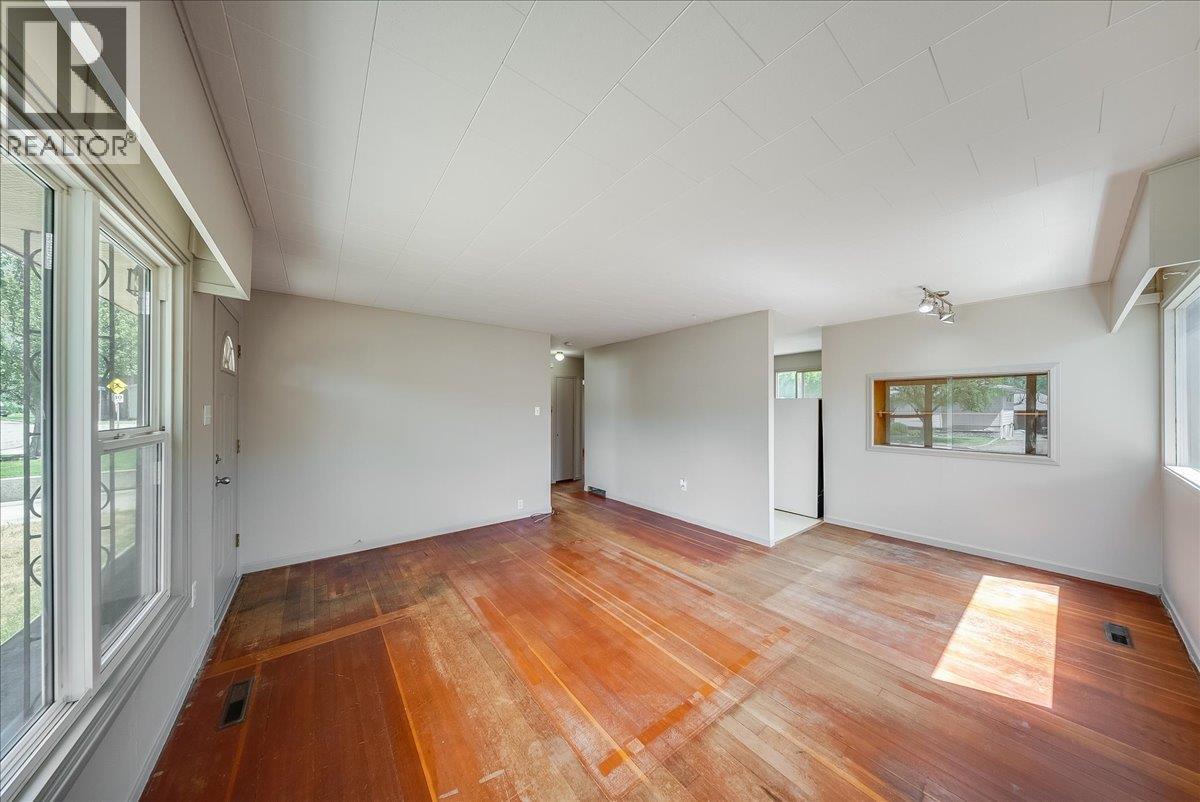 706 Hermia Crescent, Trail, British Columbia  V1R 1B4 - Photo 6 - 10394995