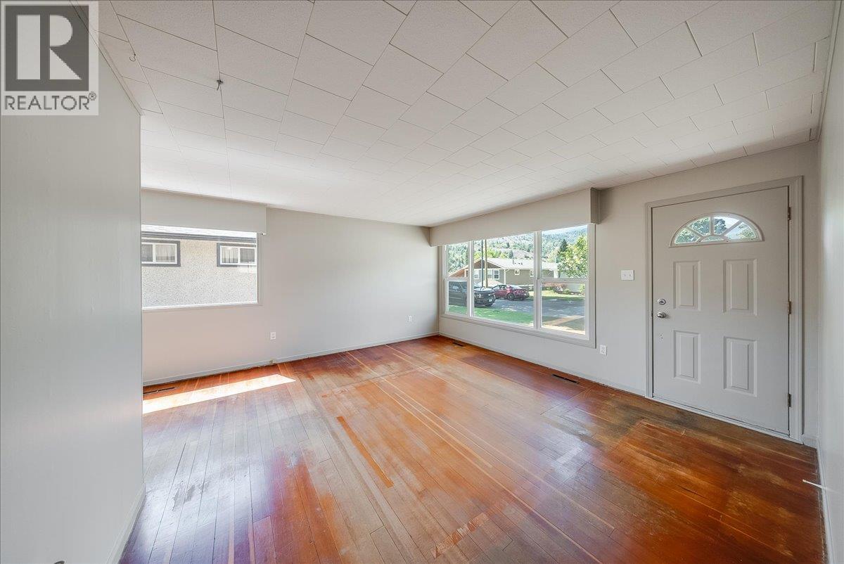 706 Hermia Crescent, Trail, British Columbia  V1R 1B4 - Photo 8 - 10394995