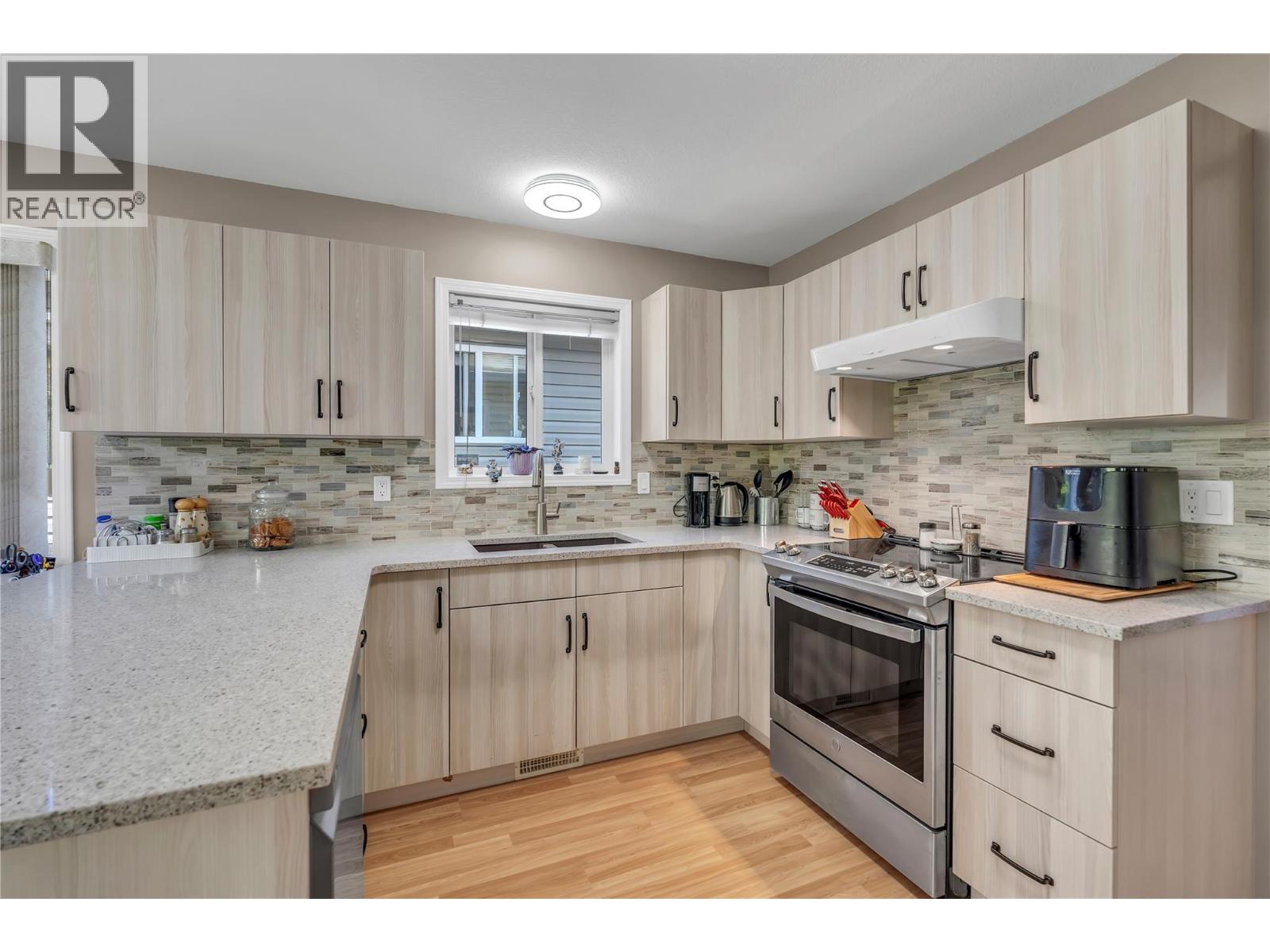 529 Red Wing Drive, Penticton, British Columbia  V2A 8N7 - Photo 8 - 10395069
