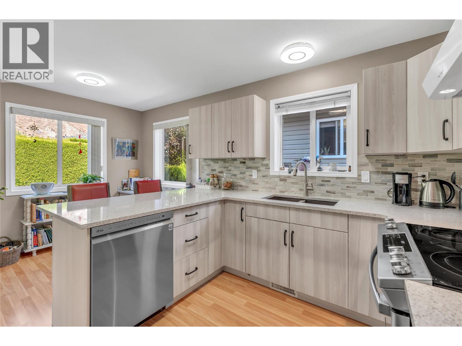529 Red Wing Drive, Penticton, British Columbia  V2A 8N7 - Photo 9 - 10395069