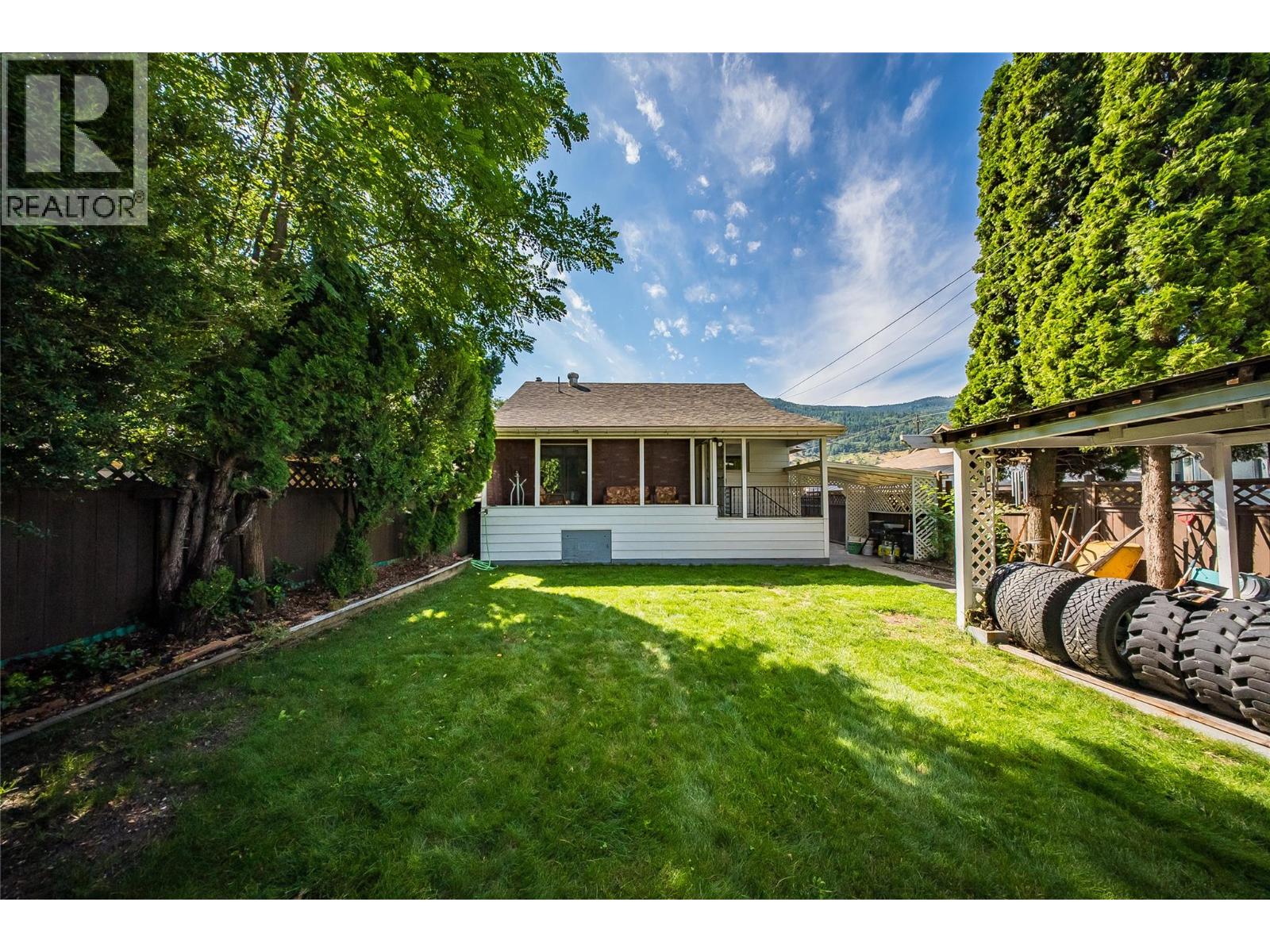 1683 Bailey Street, Trail, British Columbia  V1R 1W5 - Photo 3 - 10394903