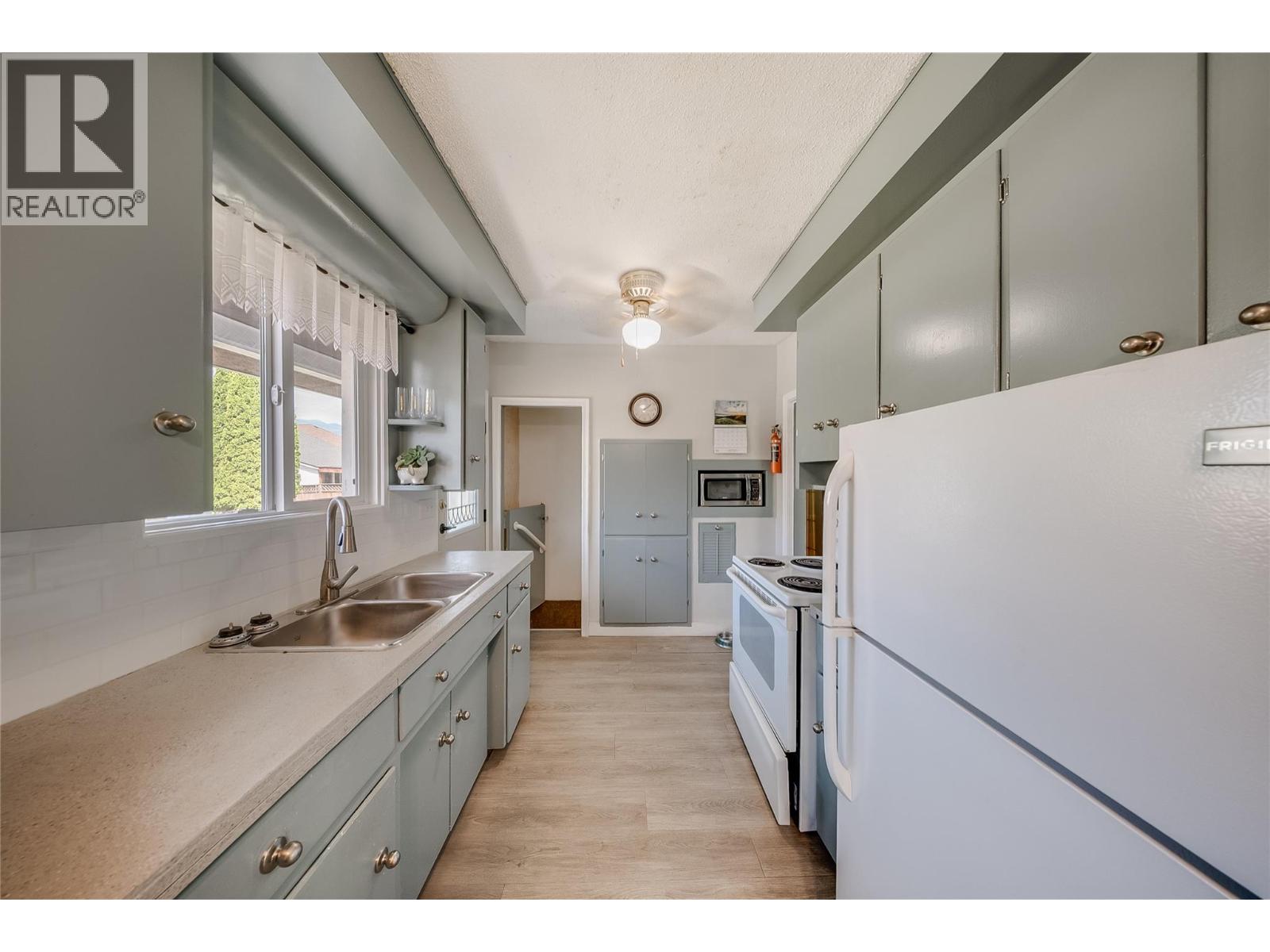 1683 Bailey Street, Trail, British Columbia  V1R 1W5 - Photo 6 - 10394903