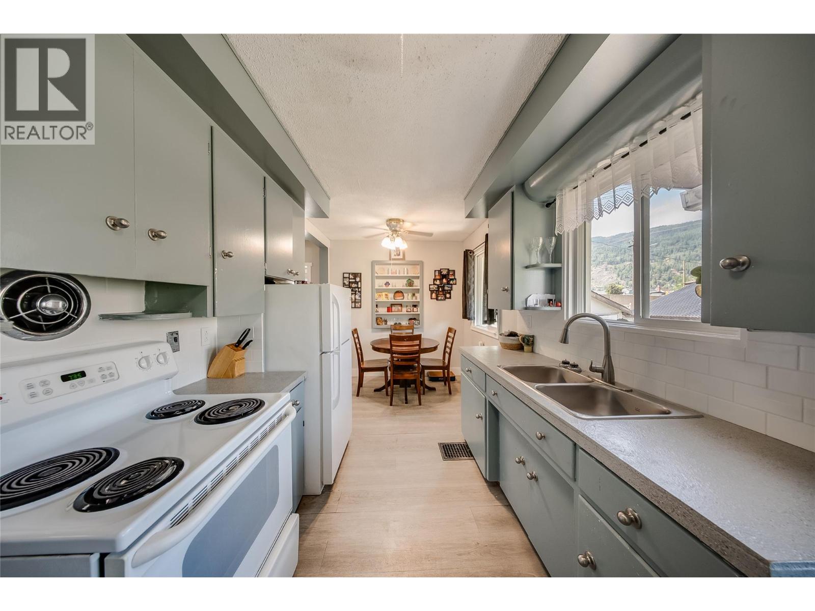 1683 Bailey Street, Trail, British Columbia  V1R 1W5 - Photo 7 - 10394903