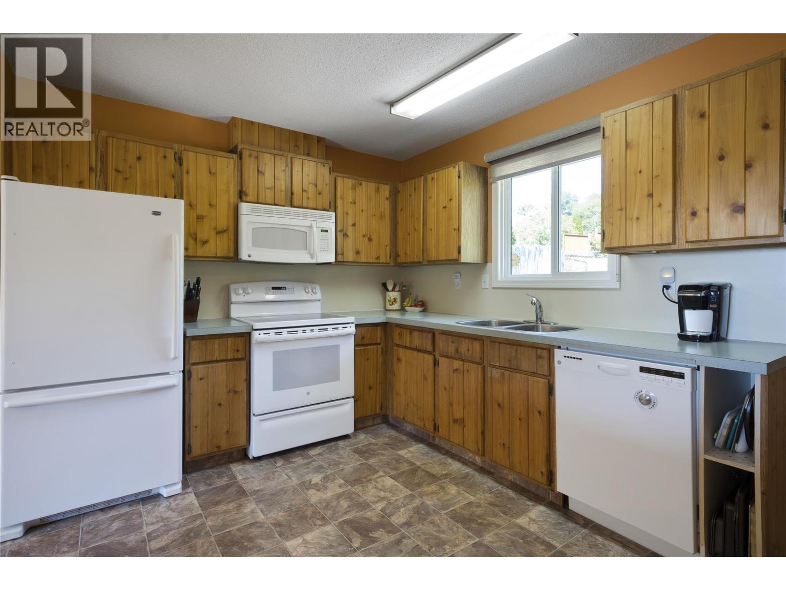1389 Lund Road, Kelowna, British Columbia  V2B 1K9 - Photo 12 - 10394799