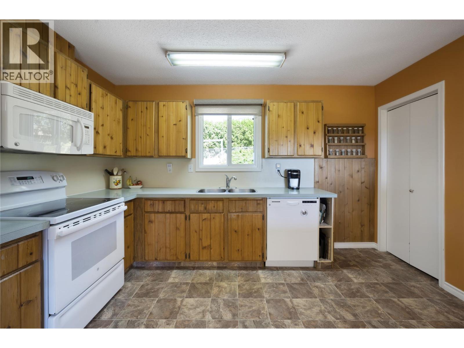1389 Lund Road, Kelowna, British Columbia  V2B 1K9 - Photo 14 - 10394799