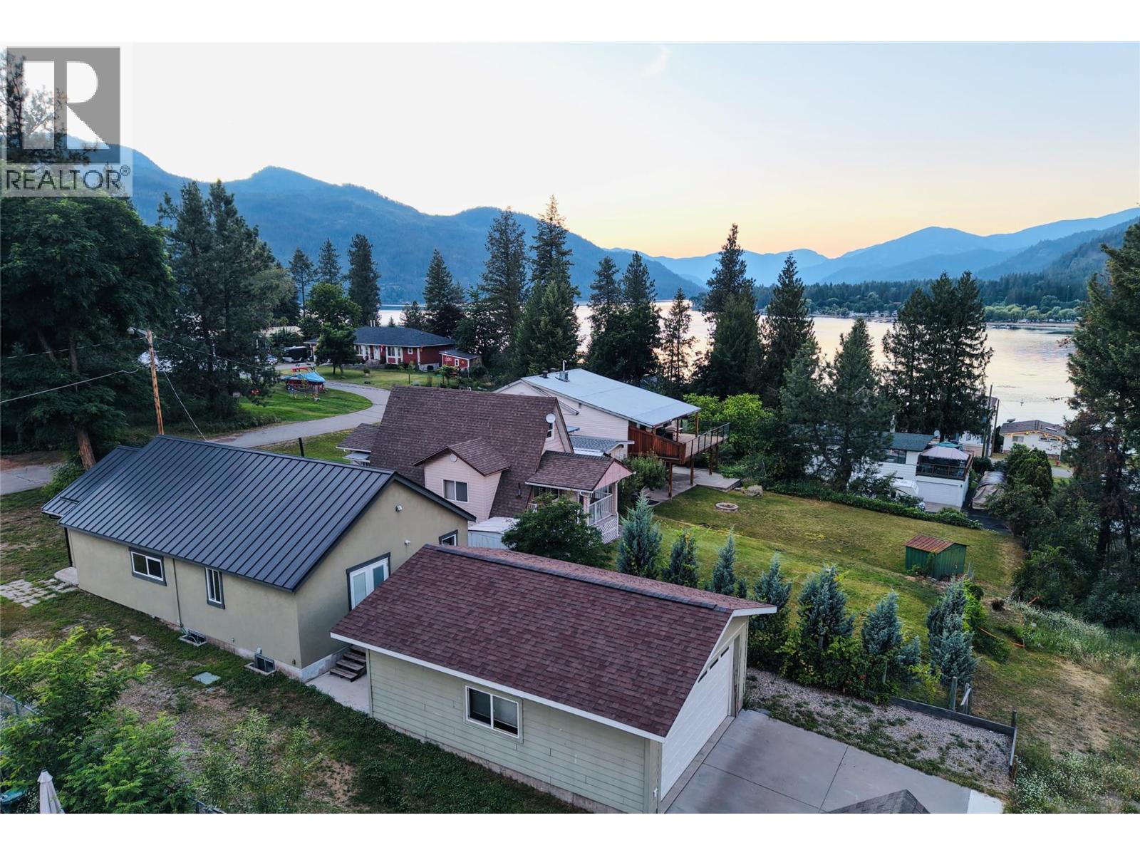 1640 Ode Road, Christina Lake, British Columbia  V0H 1E0 - Photo 2 - 10394821