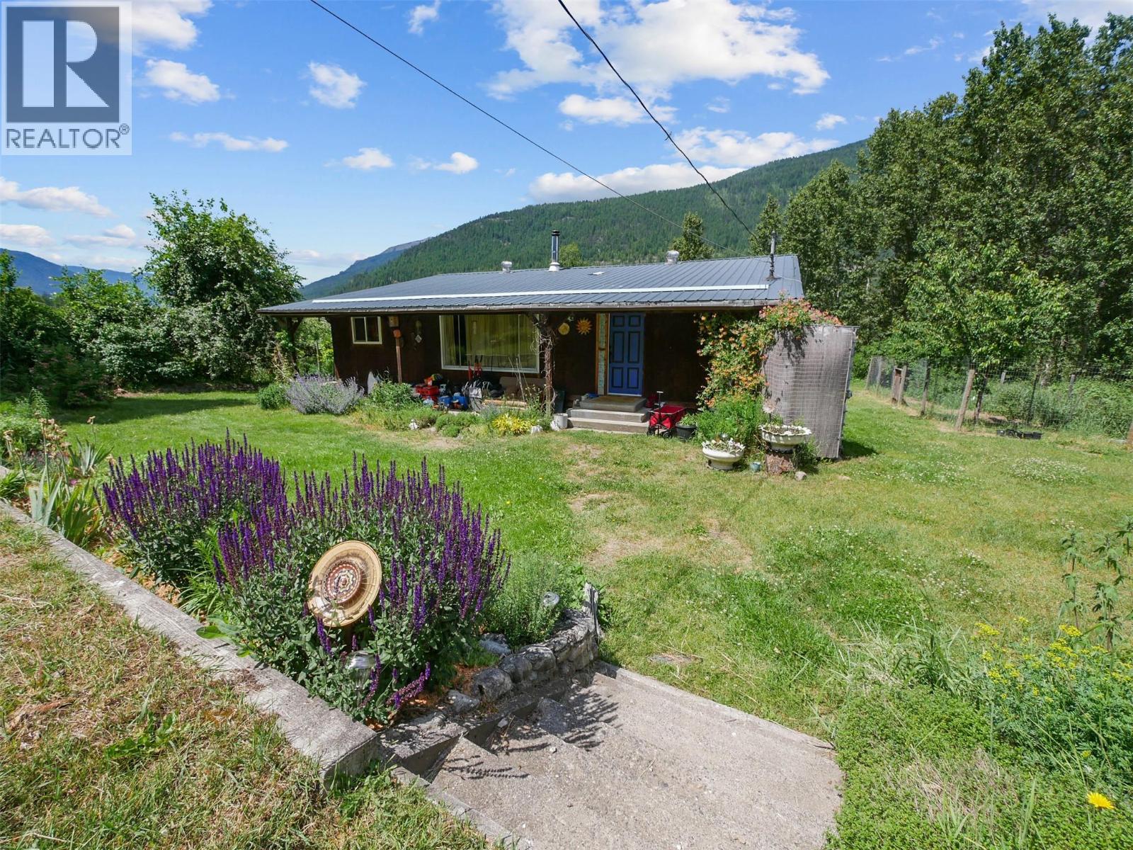 6123 Telford Road, Winlaw, British Columbia  V0G 2J0 - Photo 1 - 10394889