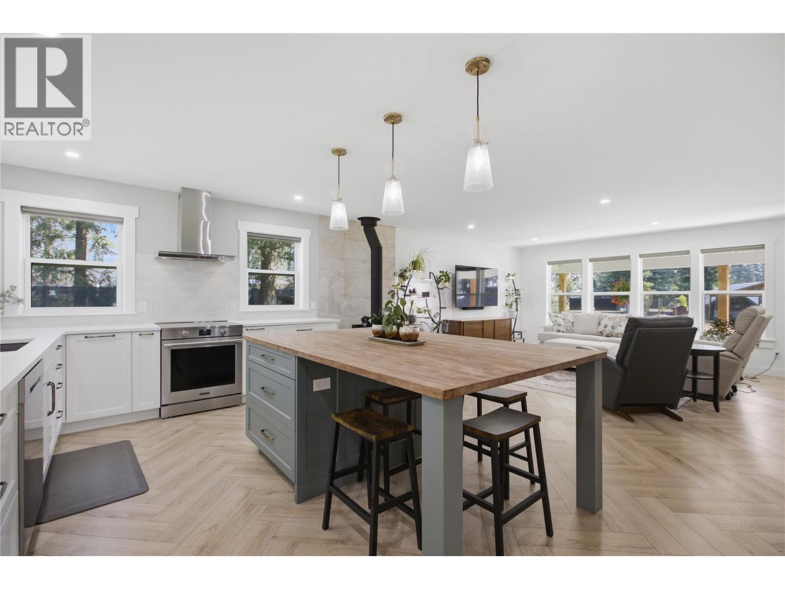 3747 Hilliam Road, Scotch Creek, British Columbia  V0E 1M5 - Photo 7 - 10394532