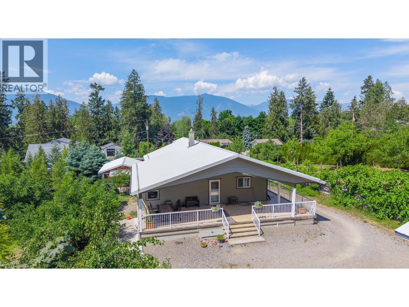 830 16th Avenue S, Creston, British Columbia  V0B 1G3 - Photo 1 - 10395099