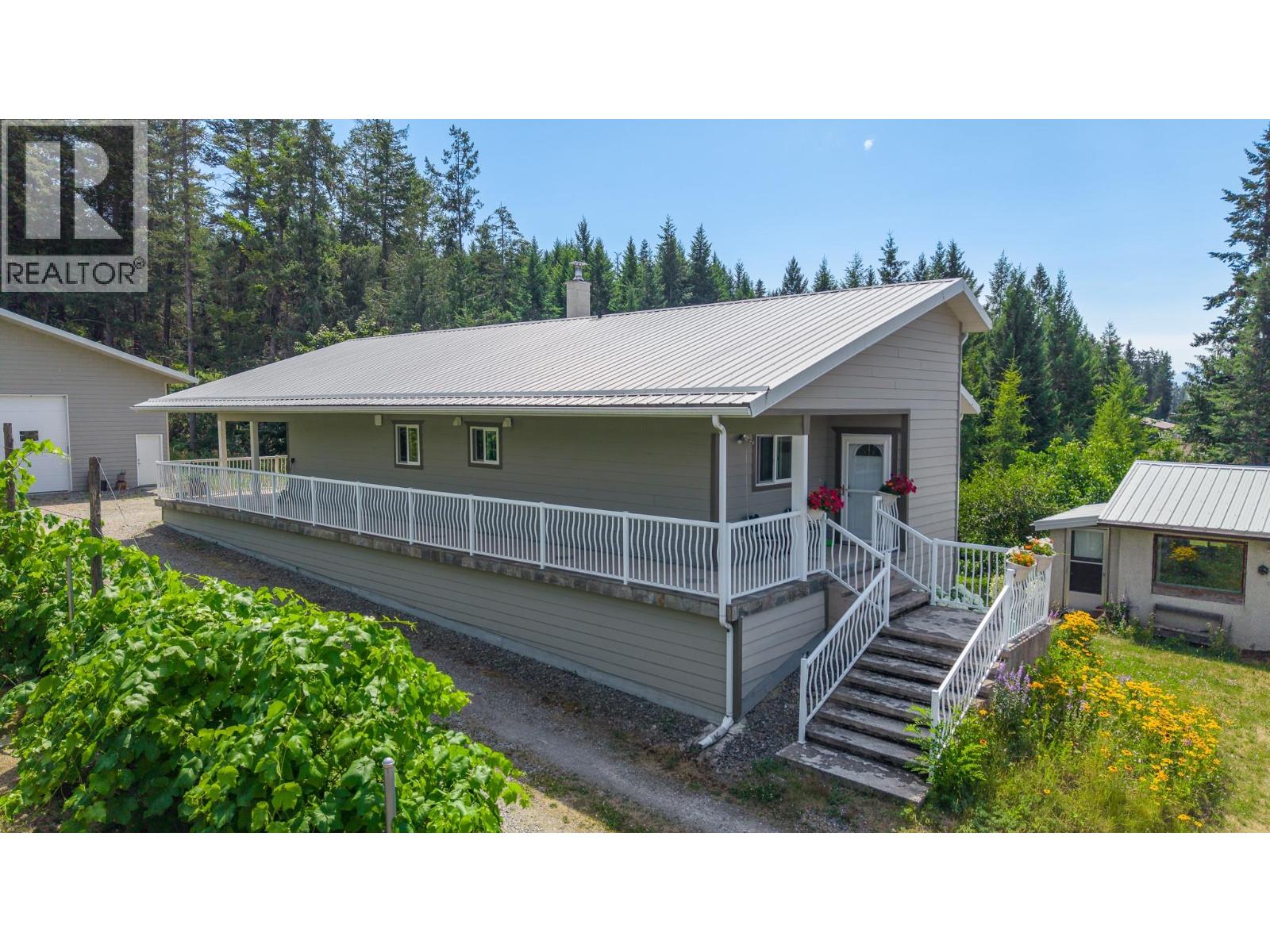 830 16th Avenue S, Creston, British Columbia  V0B 1G3 - Photo 2 - 10395099