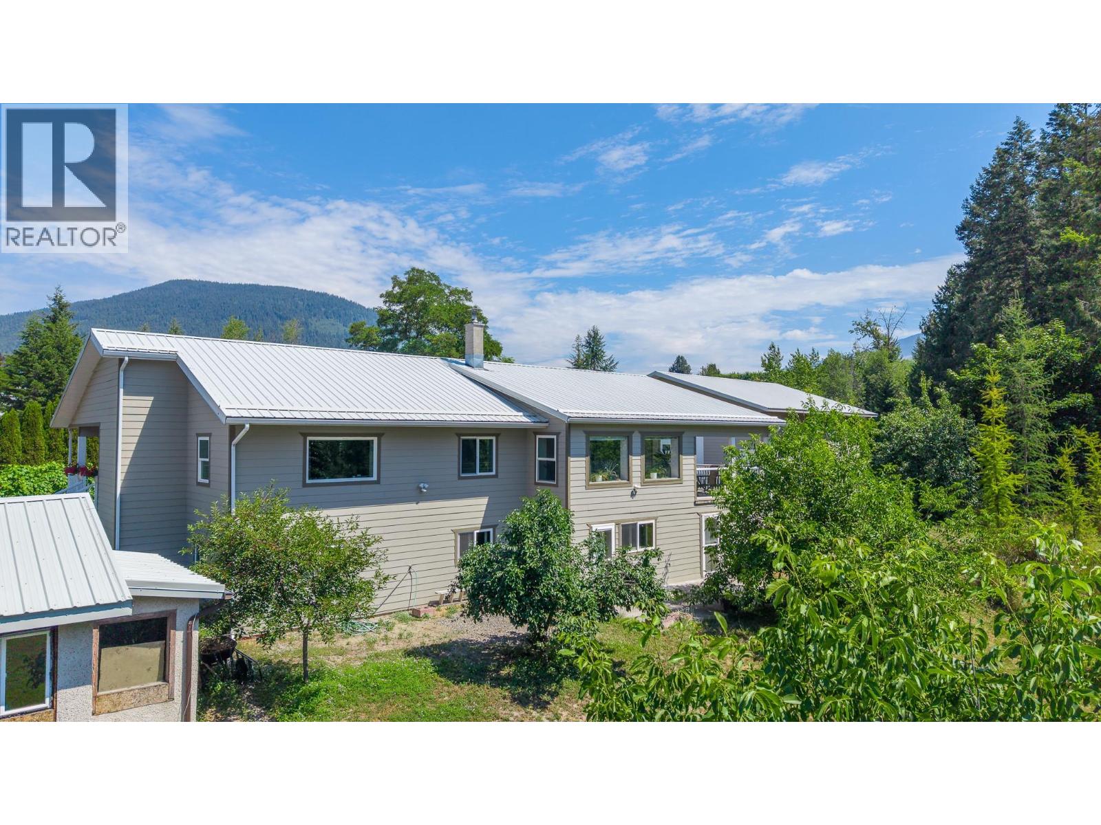 830 16th Avenue S, Creston, British Columbia  V0B 1G3 - Photo 37 - 10395099