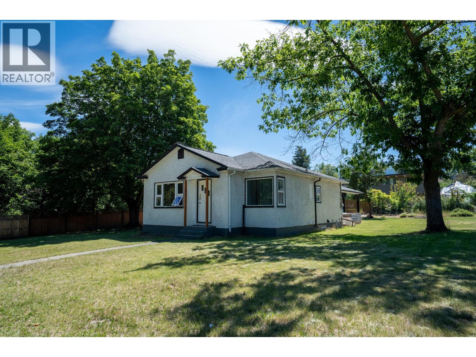 778 Central Avenue, Grand Forks, British Columbia  V0H 1H0 - Photo 1 - 10395131