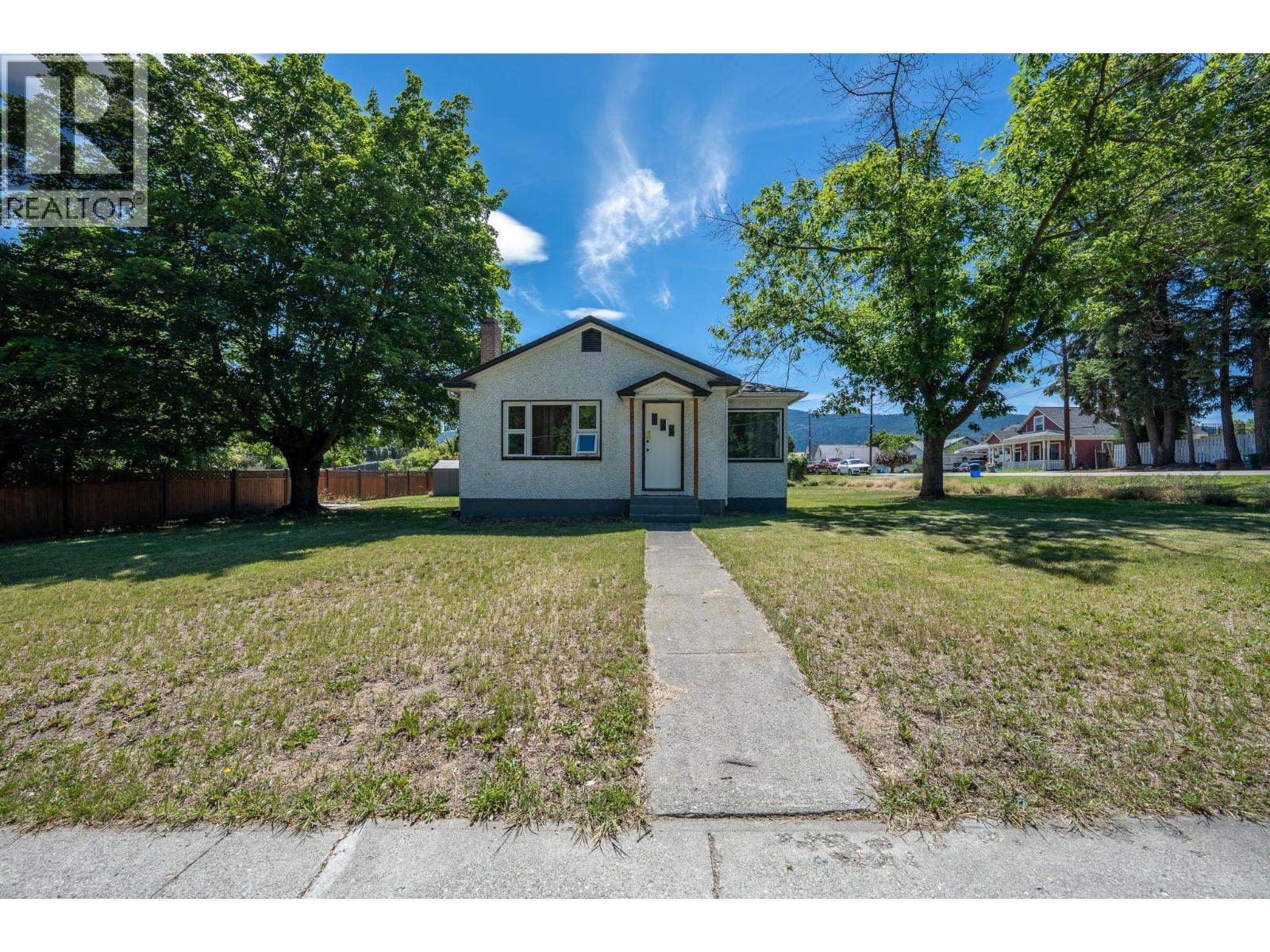 778 Central Avenue, Grand Forks, British Columbia  V0H 1H0 - Photo 22 - 10395131