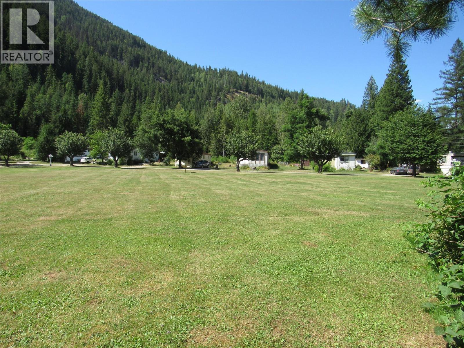 2057 Loff Road, Castlegar, British Columbia  V1N 4N2 - Photo 1 - 10394720