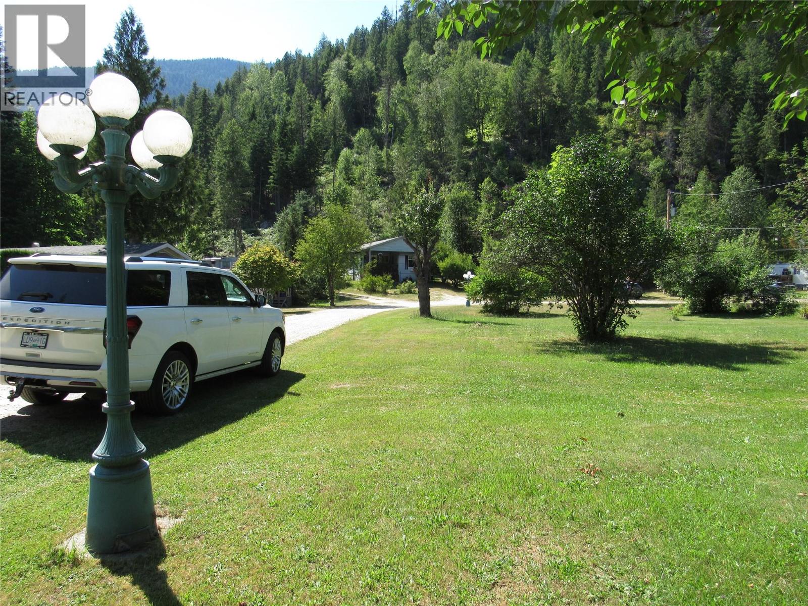 2057 Loff Road, Castlegar, British Columbia  V1N 4N2 - Photo 13 - 10394720