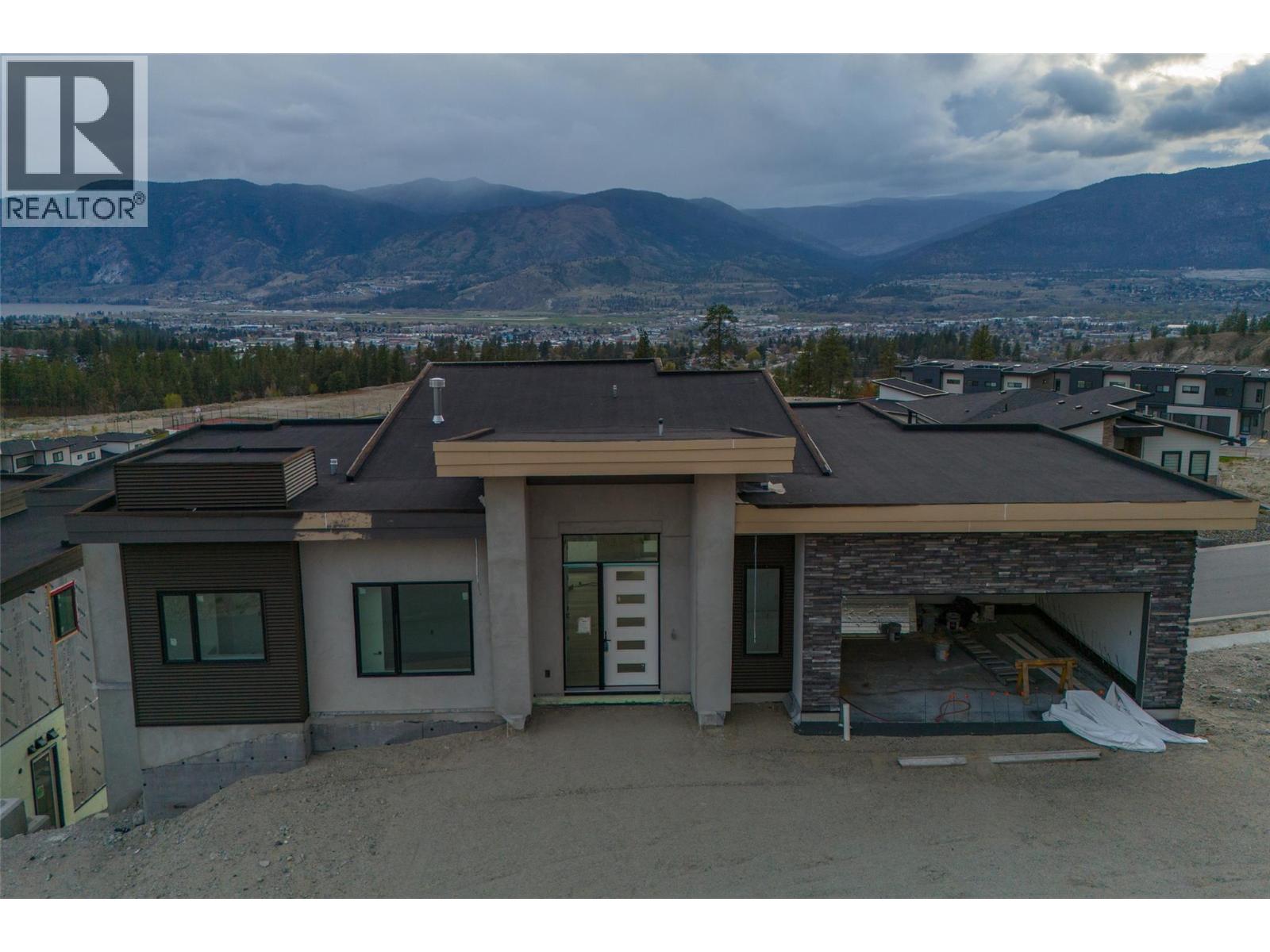 1092 Antler Drive, Penticton, British Columbia  V2A 0J8 - Photo 2 - 10395150