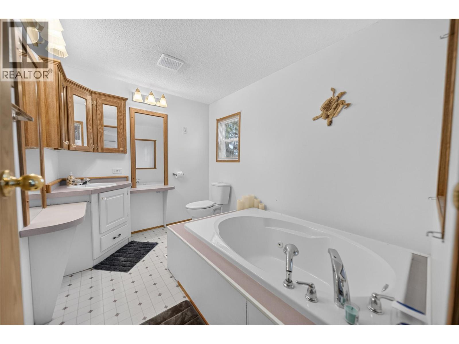3686 Sweet Road, Baynes Lake, British Columbia  V0B 1T4 - Photo 27 - 10394309