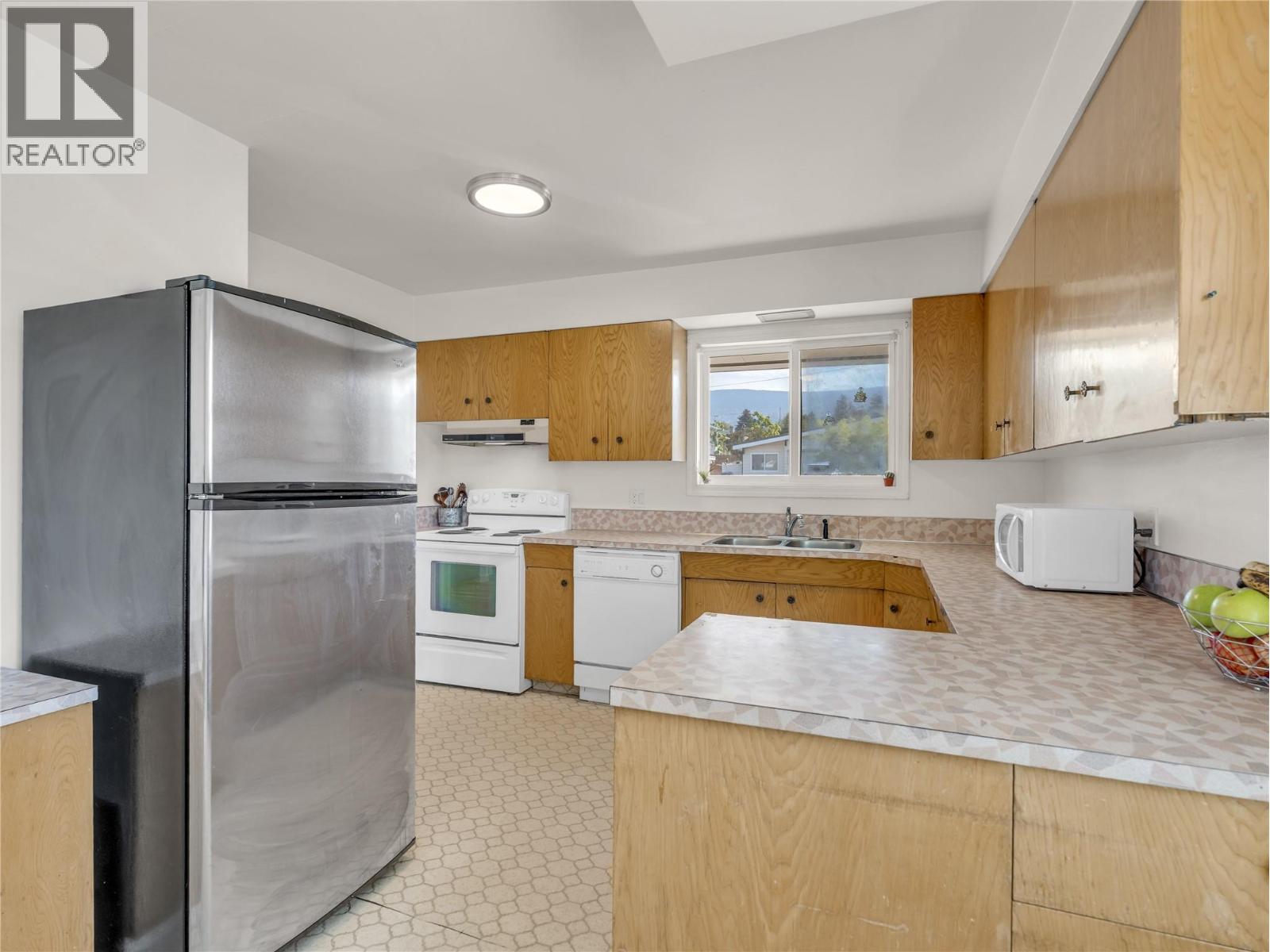 1477 Carmi Drive, Penticton, British Columbia  V2A 4R9 - Photo 7 - 10395071