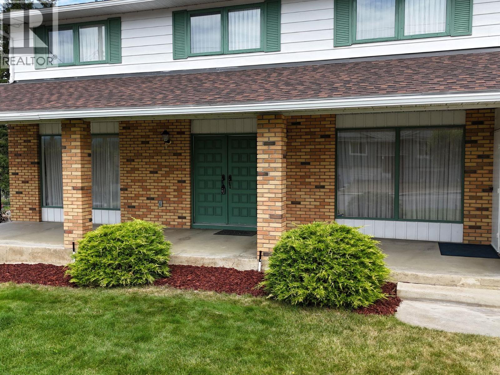 2608 2nd Street S, Cranbrook, British Columbia  V1C 1E2 - Photo 2 - 10395134