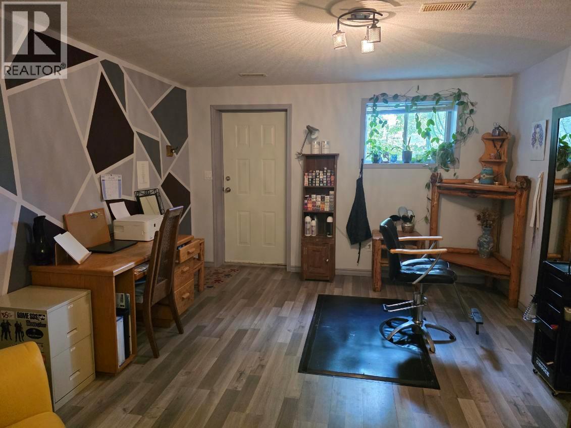 303 1st Avenue Nw, Nakusp, British Columbia  V0G 1R0 - Photo 10 - 10395130