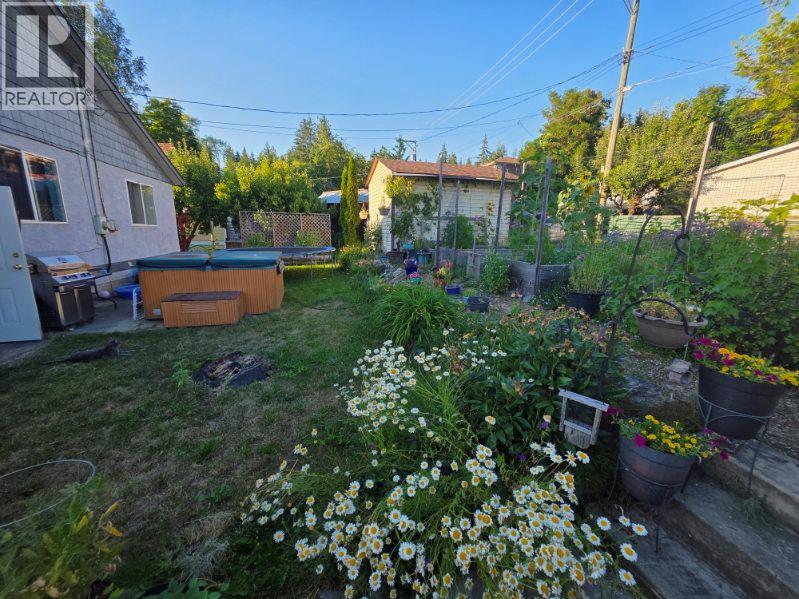 303 1st Avenue Nw, Nakusp, British Columbia  V0G 1R0 - Photo 2 - 10395130