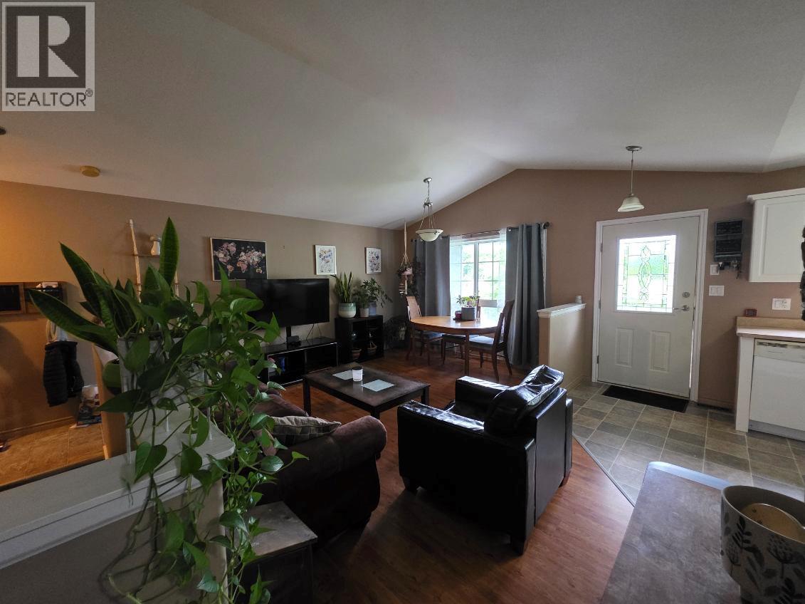 303 1st Avenue Nw, Nakusp, British Columbia  V0G 1R0 - Photo 6 - 10395130