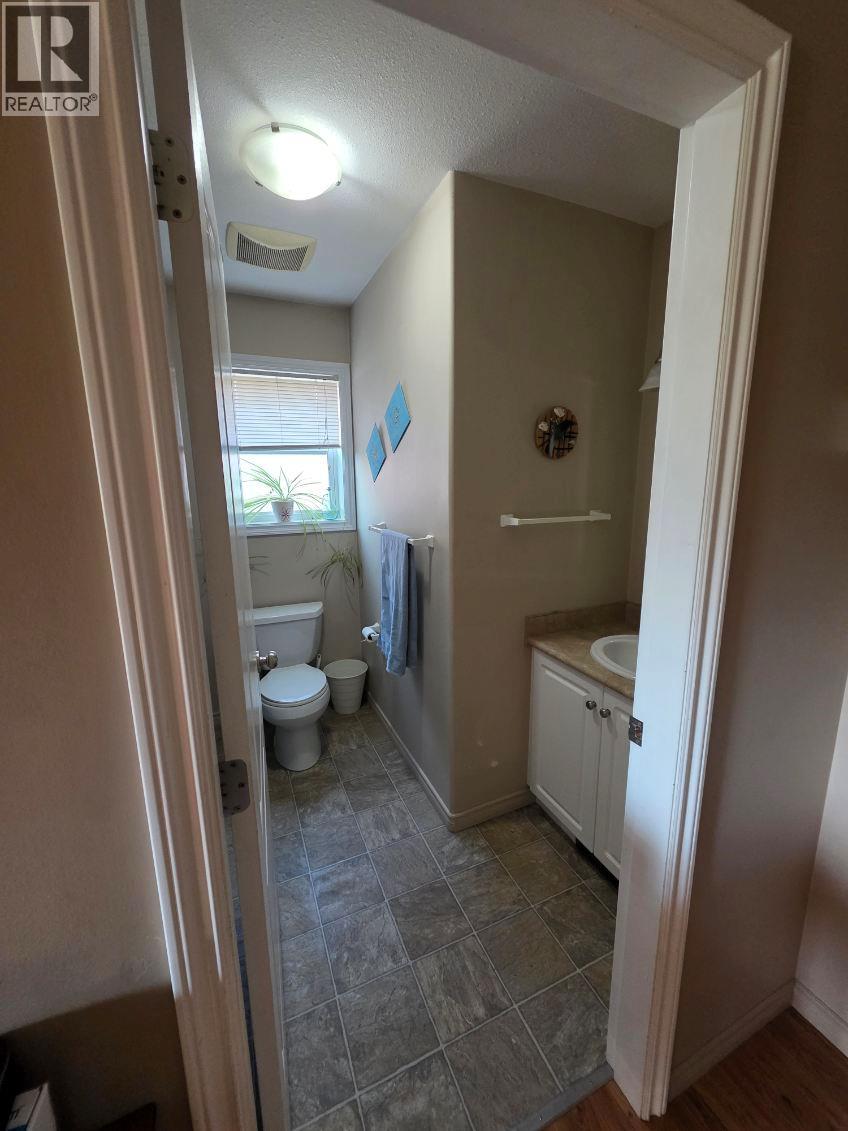 303 1st Avenue Nw, Nakusp, British Columbia  V0G 1R0 - Photo 7 - 10395130