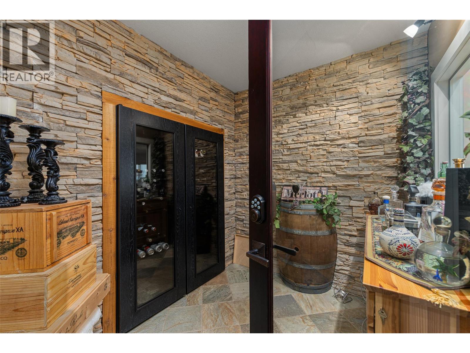 670 Devonian Avenue, Kelowna, British Columbia  V1W 5C2 - Photo 36 - 10394655