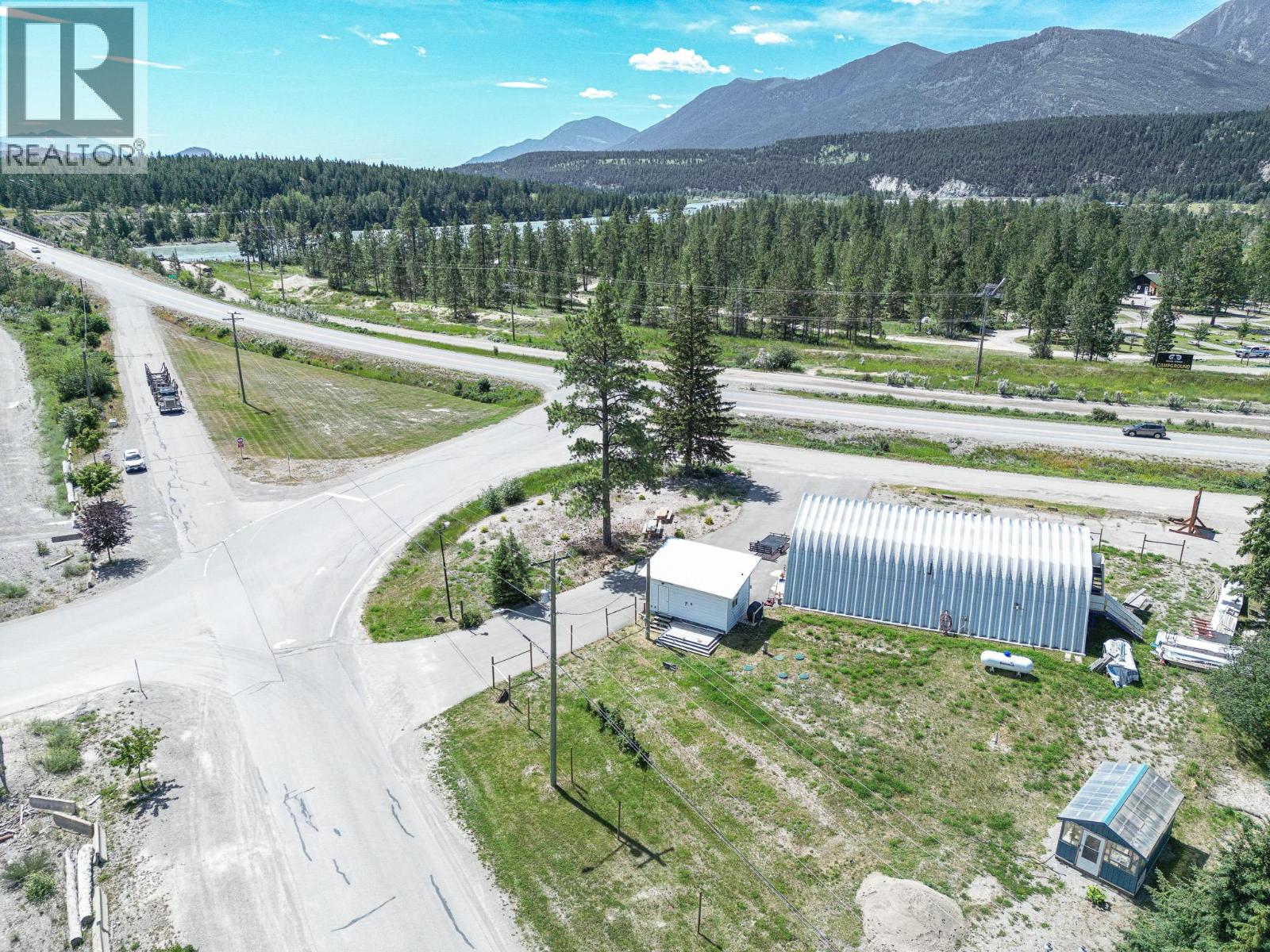 9115 93/95 Highway, Canal Flats, British Columbia  V0B 1B0 - Photo 18 - 10394316