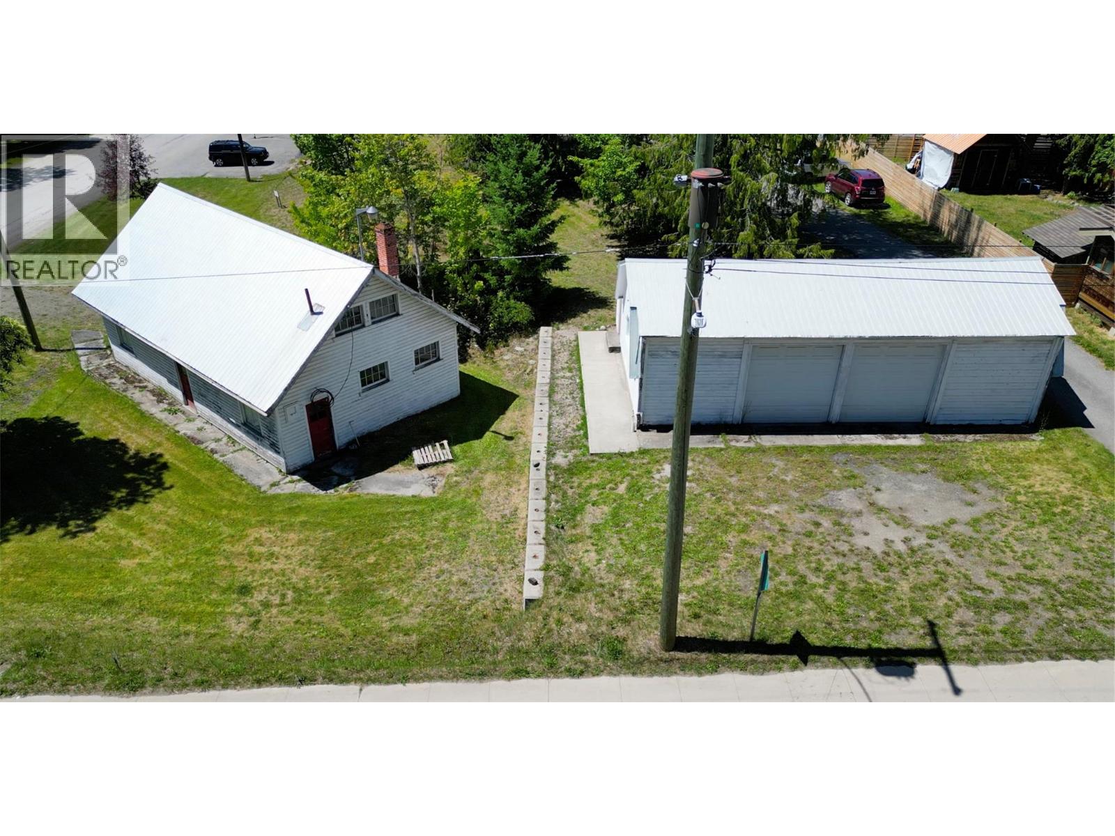 422 Slocan Avenue, New Denver, British Columbia  V0G 1S0 - Photo 1 - 10394904