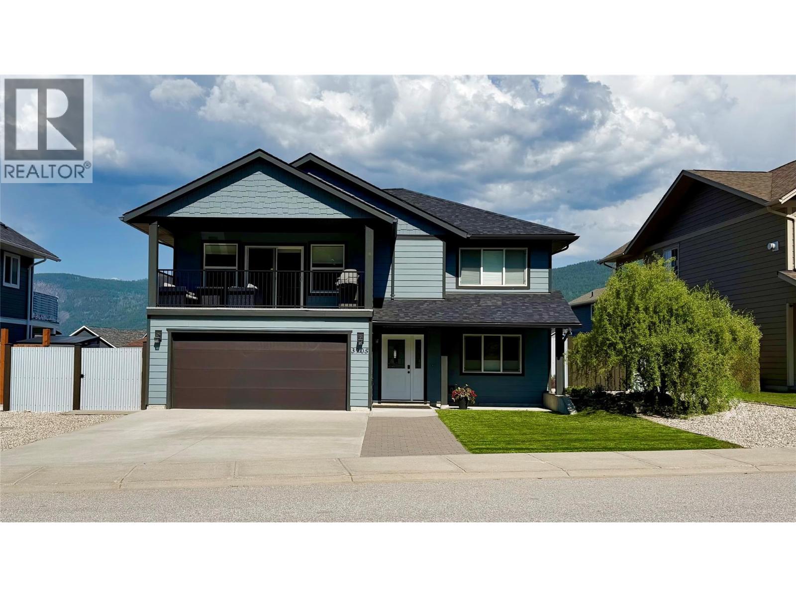 3905 16th Avenue, Castlegar, British Columbia  V1N 4X8 - Photo 1 - 10394949