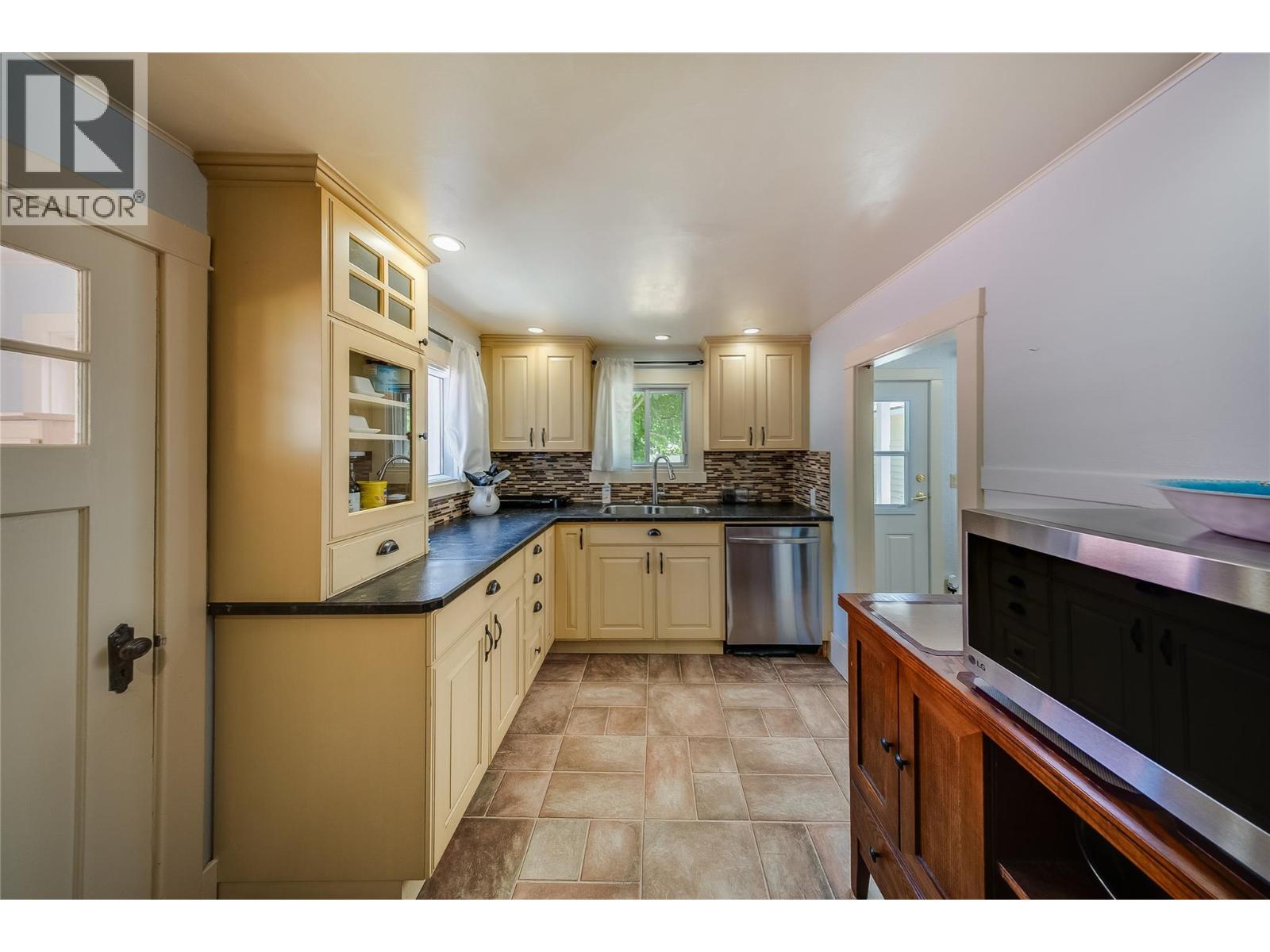 16 Hanna Drive, Trail, British Columbia  V1R 4V6 - Photo 10 - 10394906