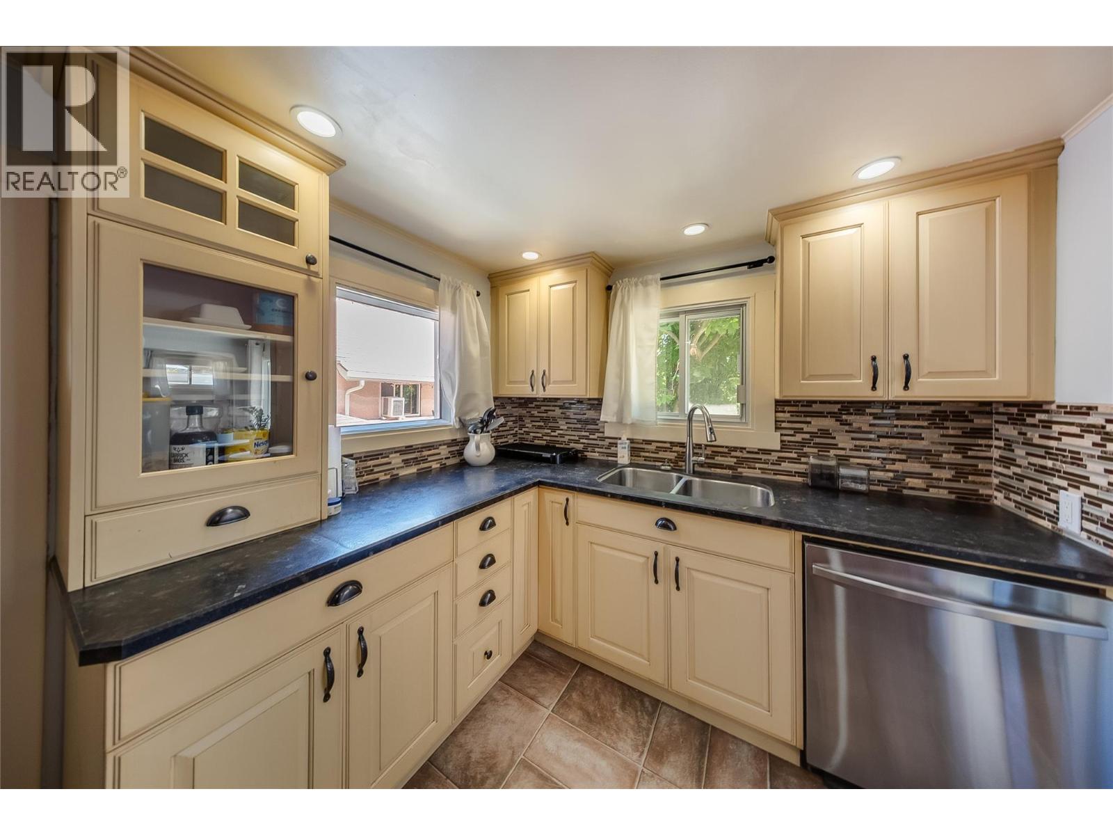 16 Hanna Drive, Trail, British Columbia  V1R 4V6 - Photo 9 - 10394906