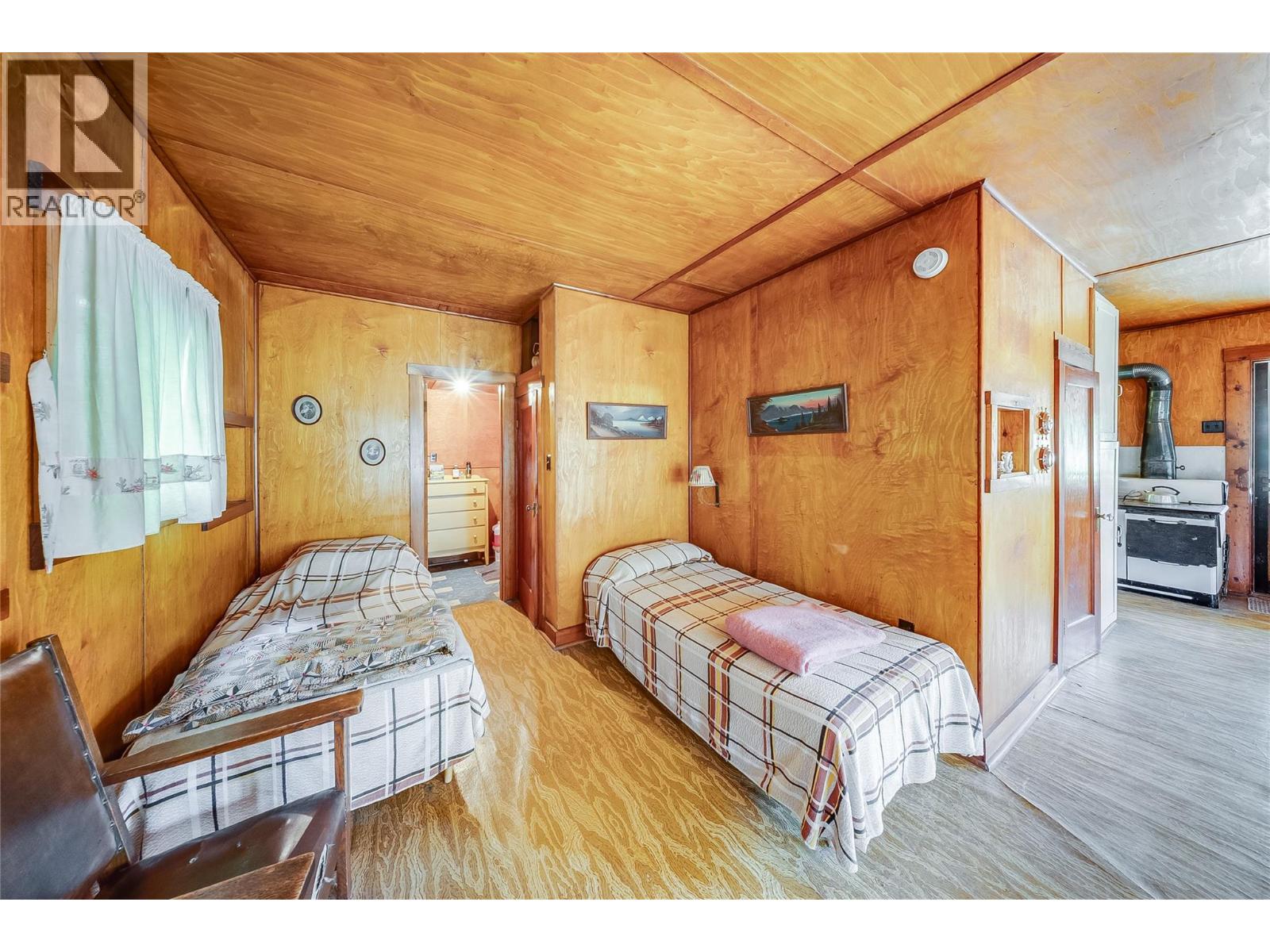 3824 Broadwater Road, Castlegar, British Columbia  V0G 1X0 - Photo 17 - 10394932