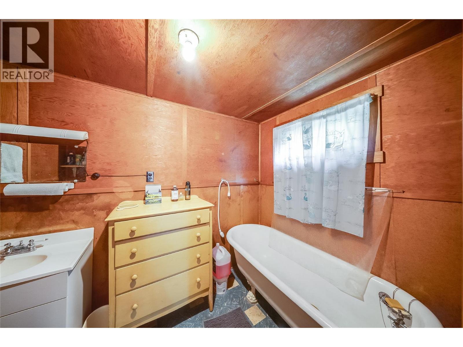 3824 Broadwater Road, Castlegar, British Columbia  V0G 1X0 - Photo 18 - 10394932