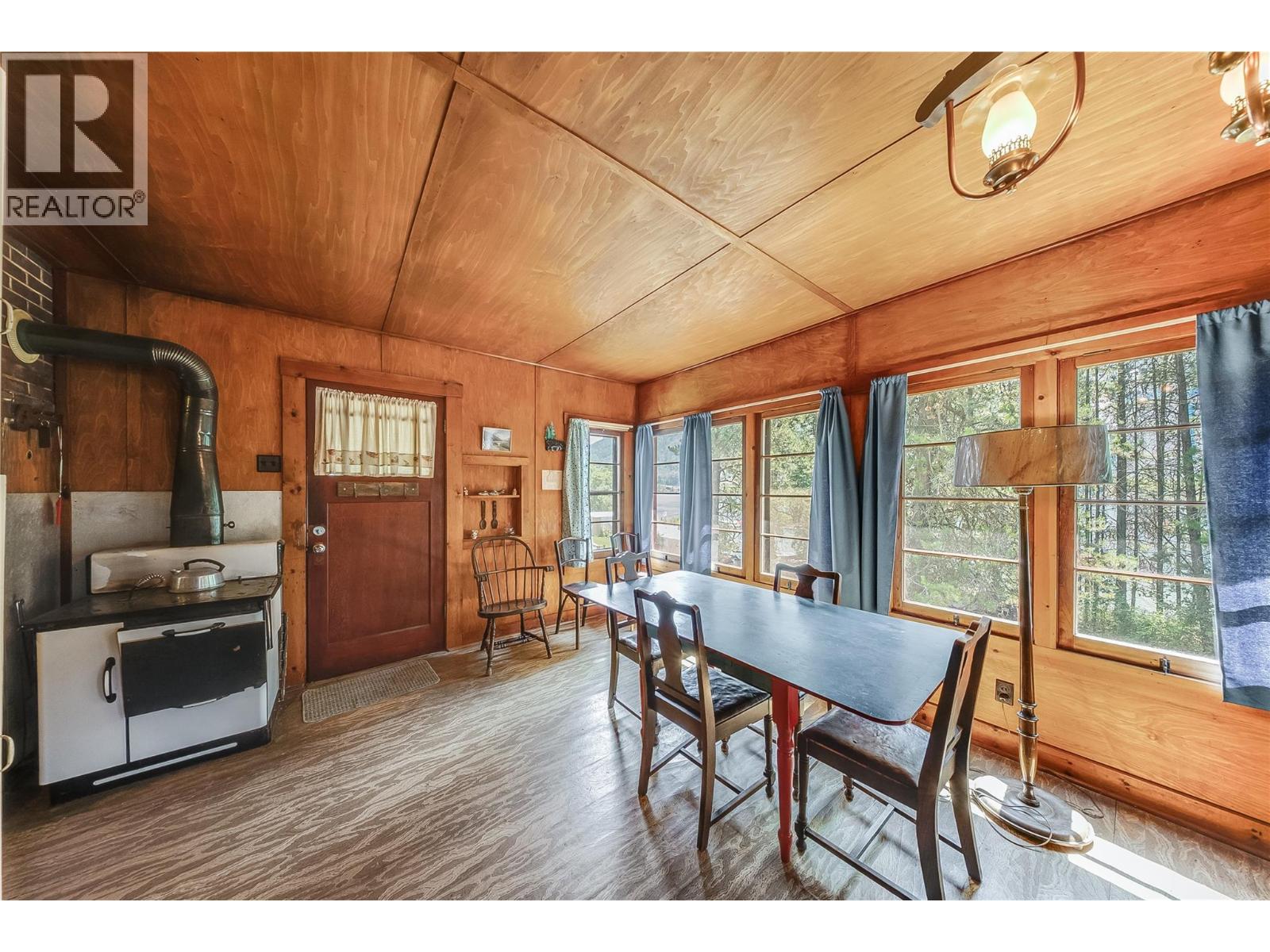 3824 Broadwater Road, Castlegar, British Columbia  V0G 1X0 - Photo 19 - 10394932