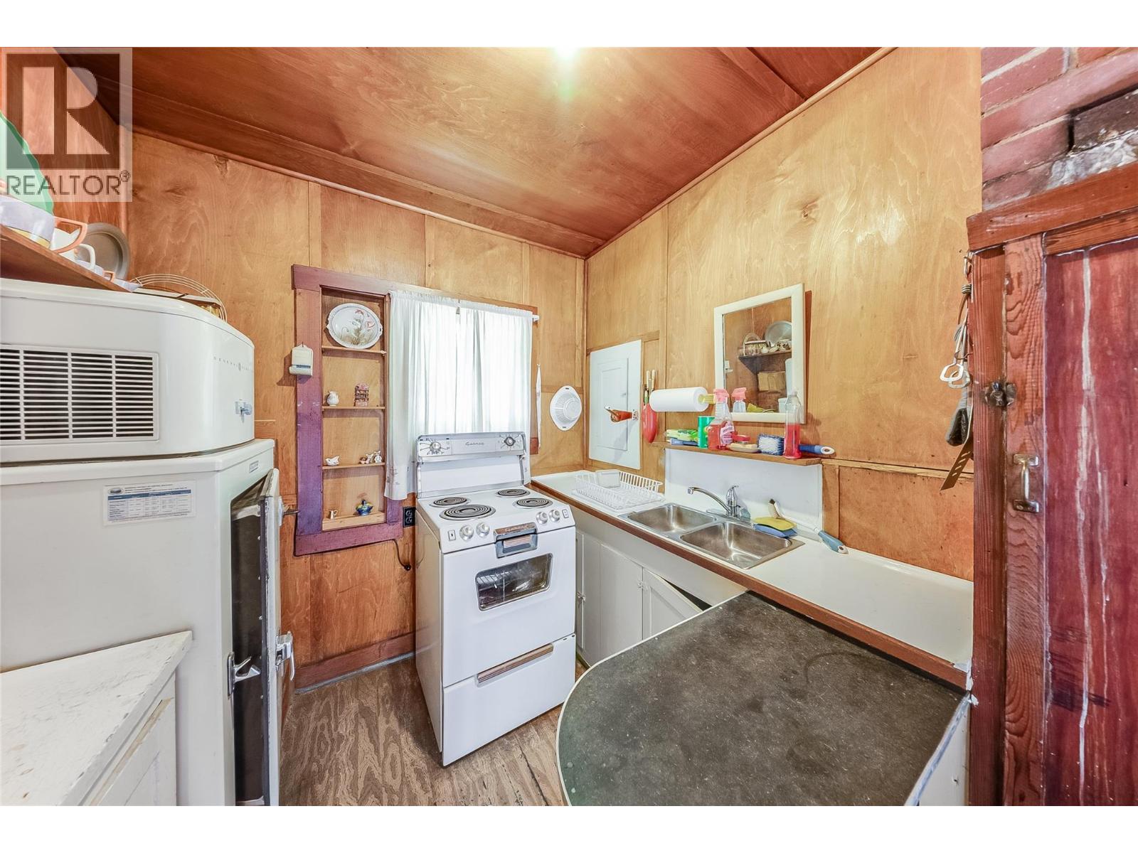3824 Broadwater Road, Castlegar, British Columbia  V0G 1X0 - Photo 22 - 10394932