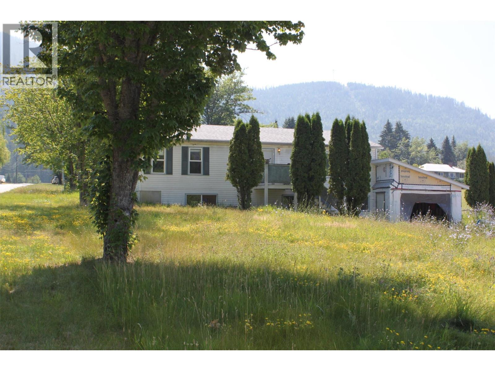 129 Oak Street, Fauquier, British Columbia  V0G 1K0 - Photo 1 - 10395022